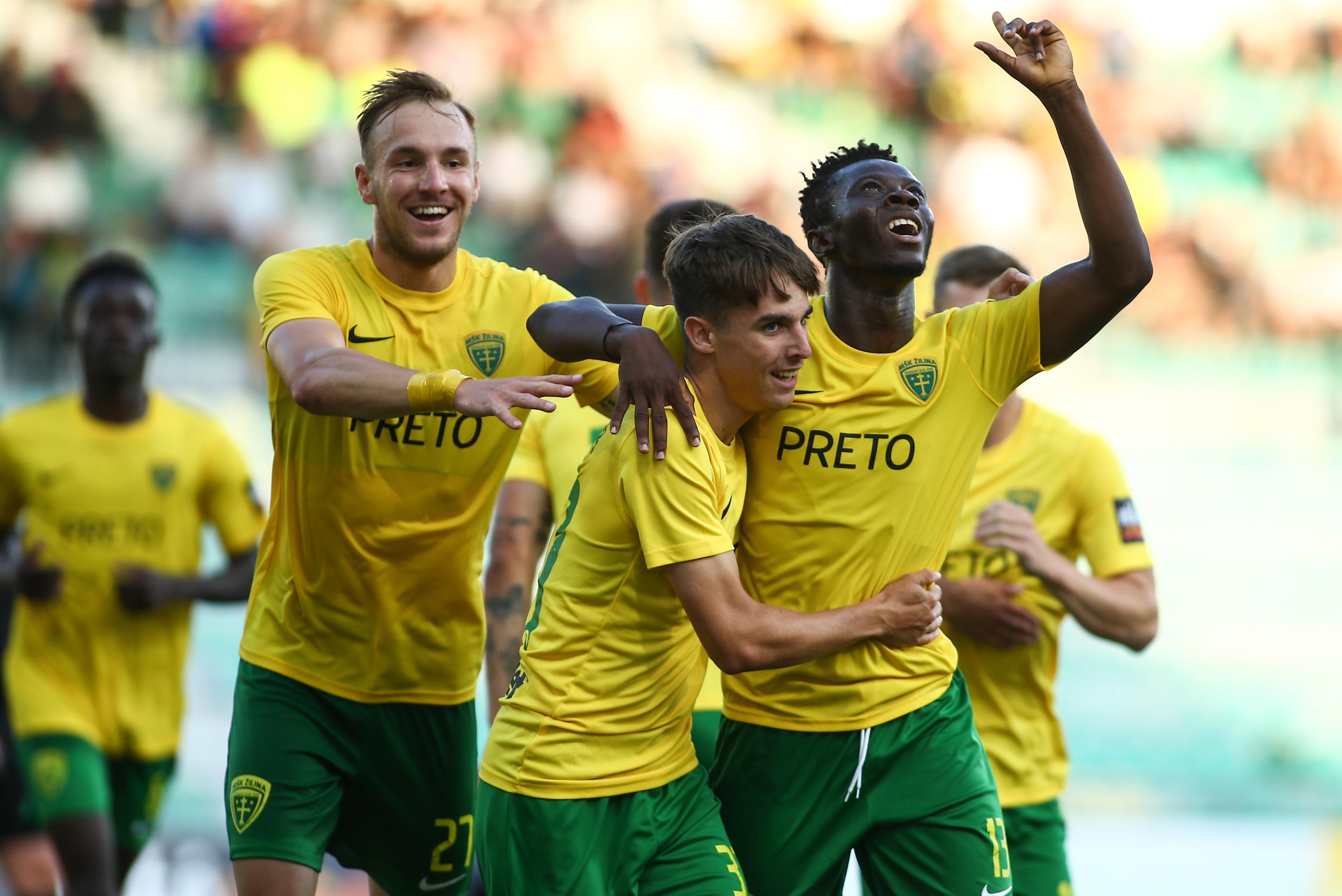 Na snímke hráči Žiliny sa tešia po strelení druhého gólu.