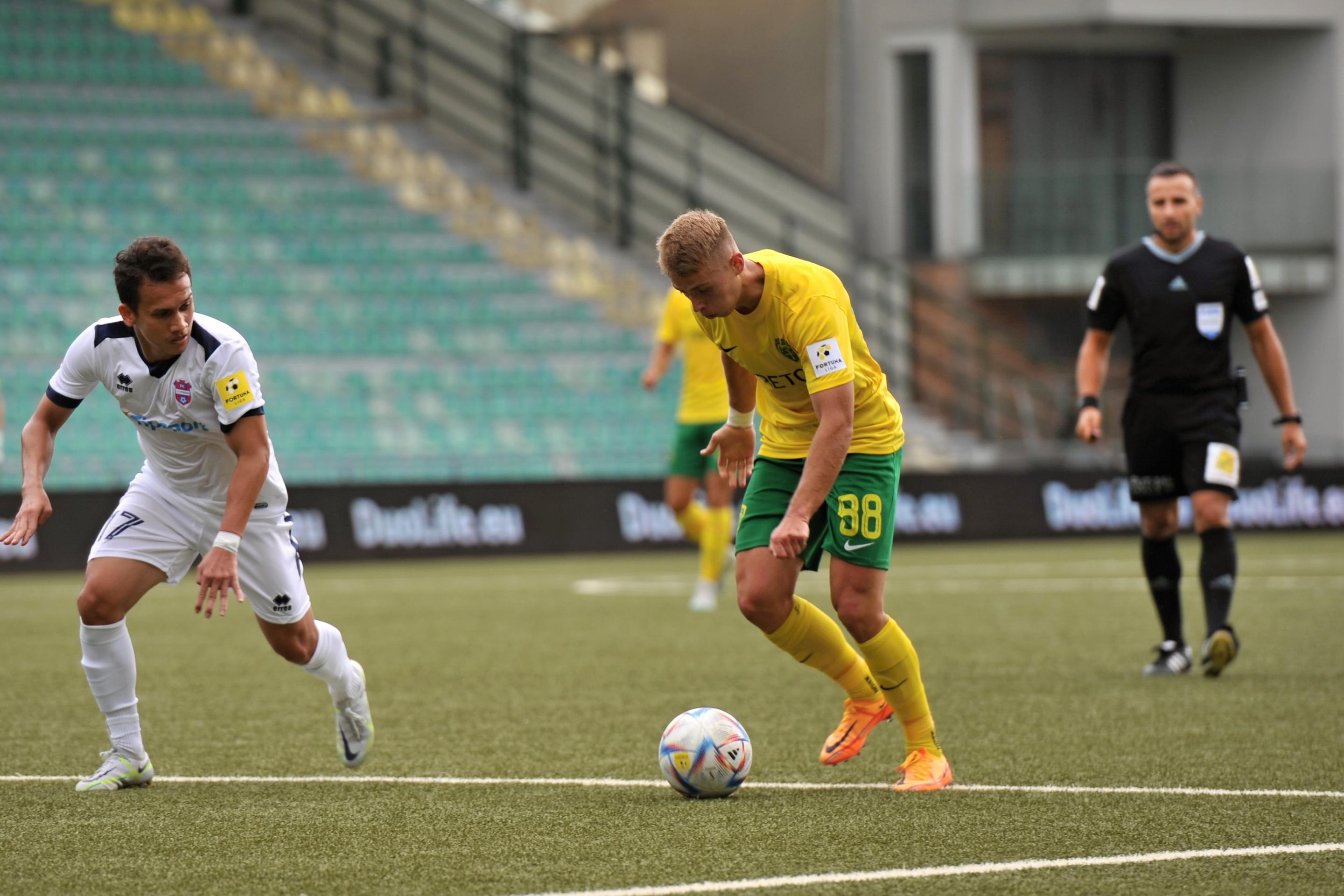 Zľava Egy Maulana Vikri (Zlaté Moravce) a Roland Galčík (Žilina) v 5. kole Fortuna ligy.