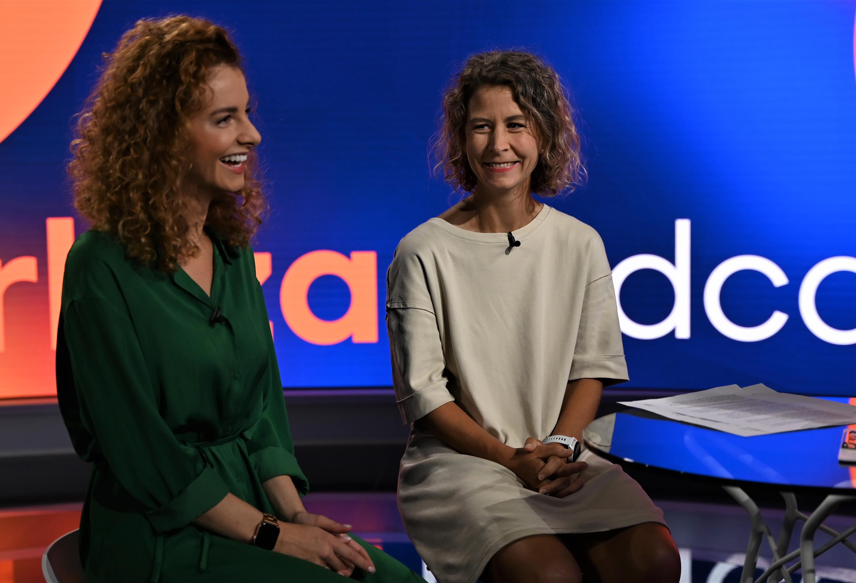 Novinárky Laura Kellöová a Veronika Prušová v Cirkus Politikus s Adelom Ghannamom