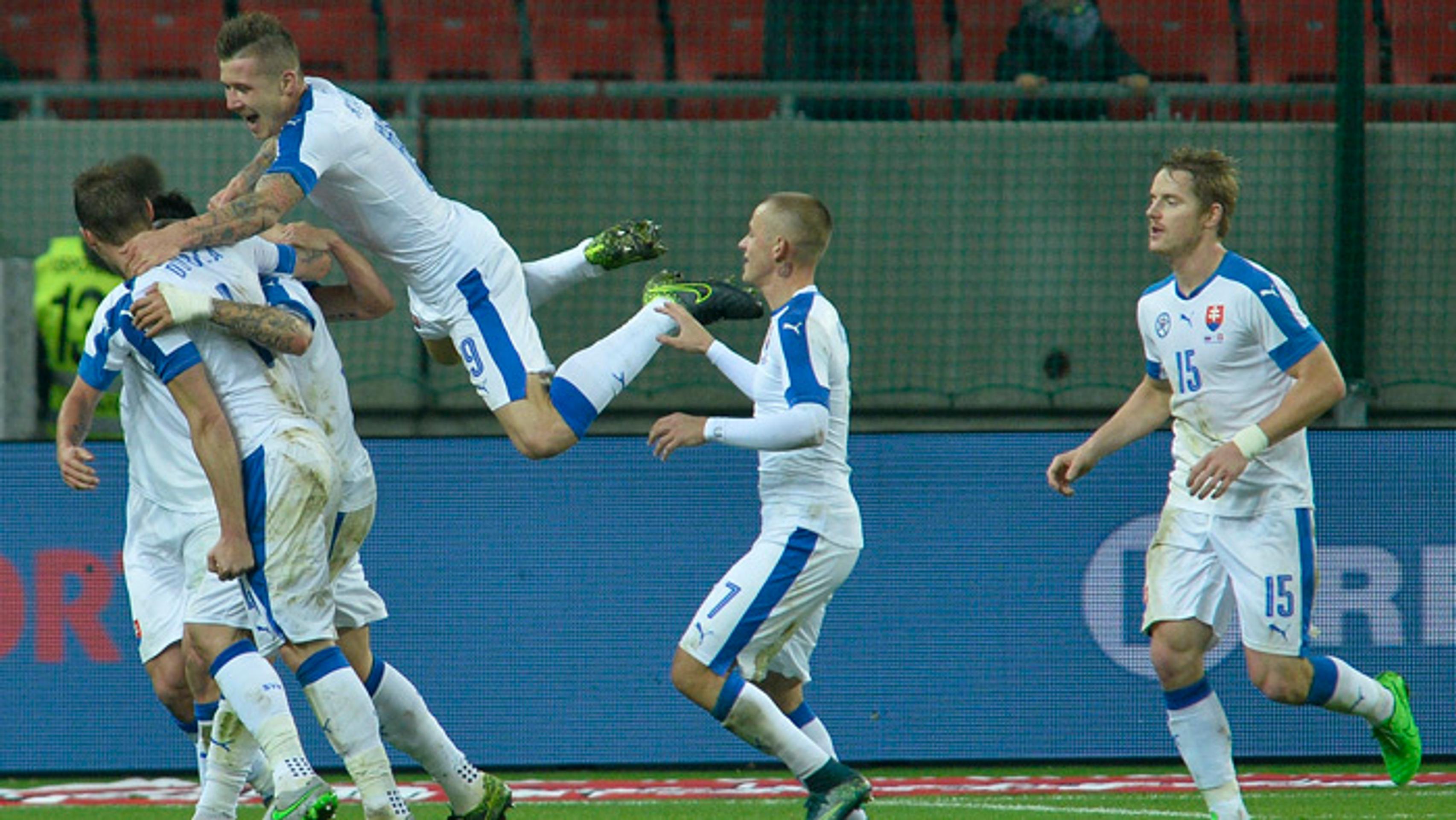 Gólová radosť po premiérovom reprezentačnom góle Michala Ďuriša proti Švajčiarsku.