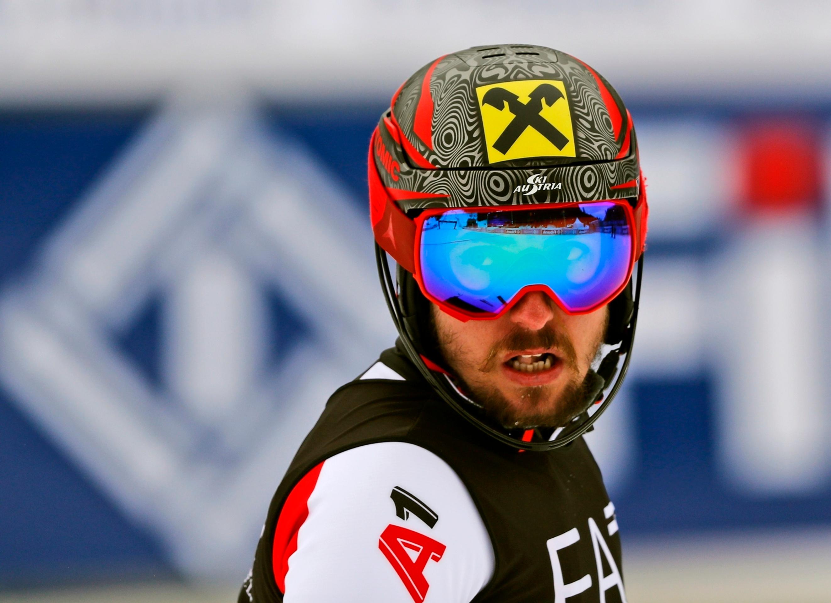 Alpský lyžiar Mauro Caviezel v cieli kombinácie v Bansku.