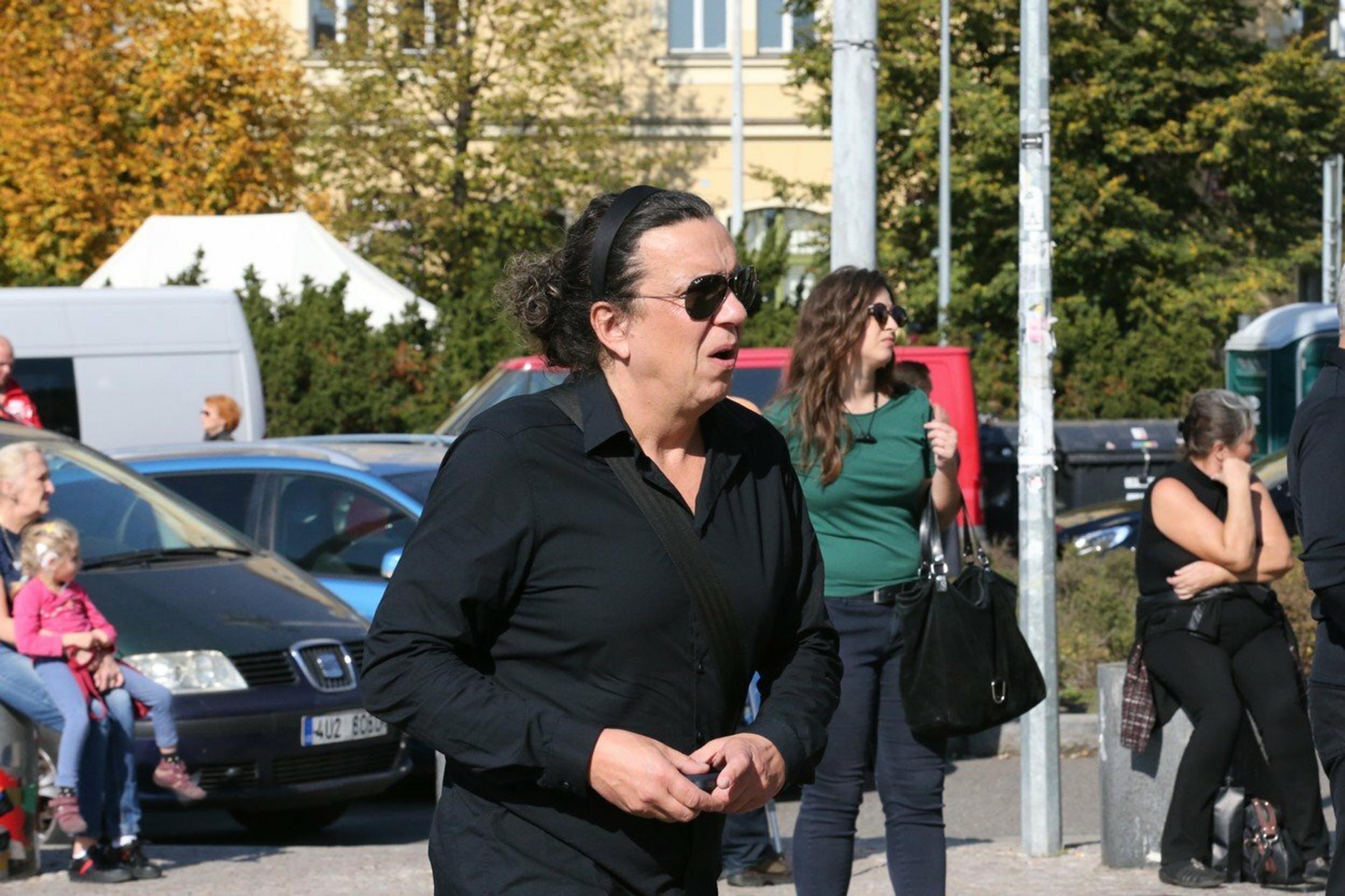 Richard Genzer na pohrebe Jana Kočku ml.