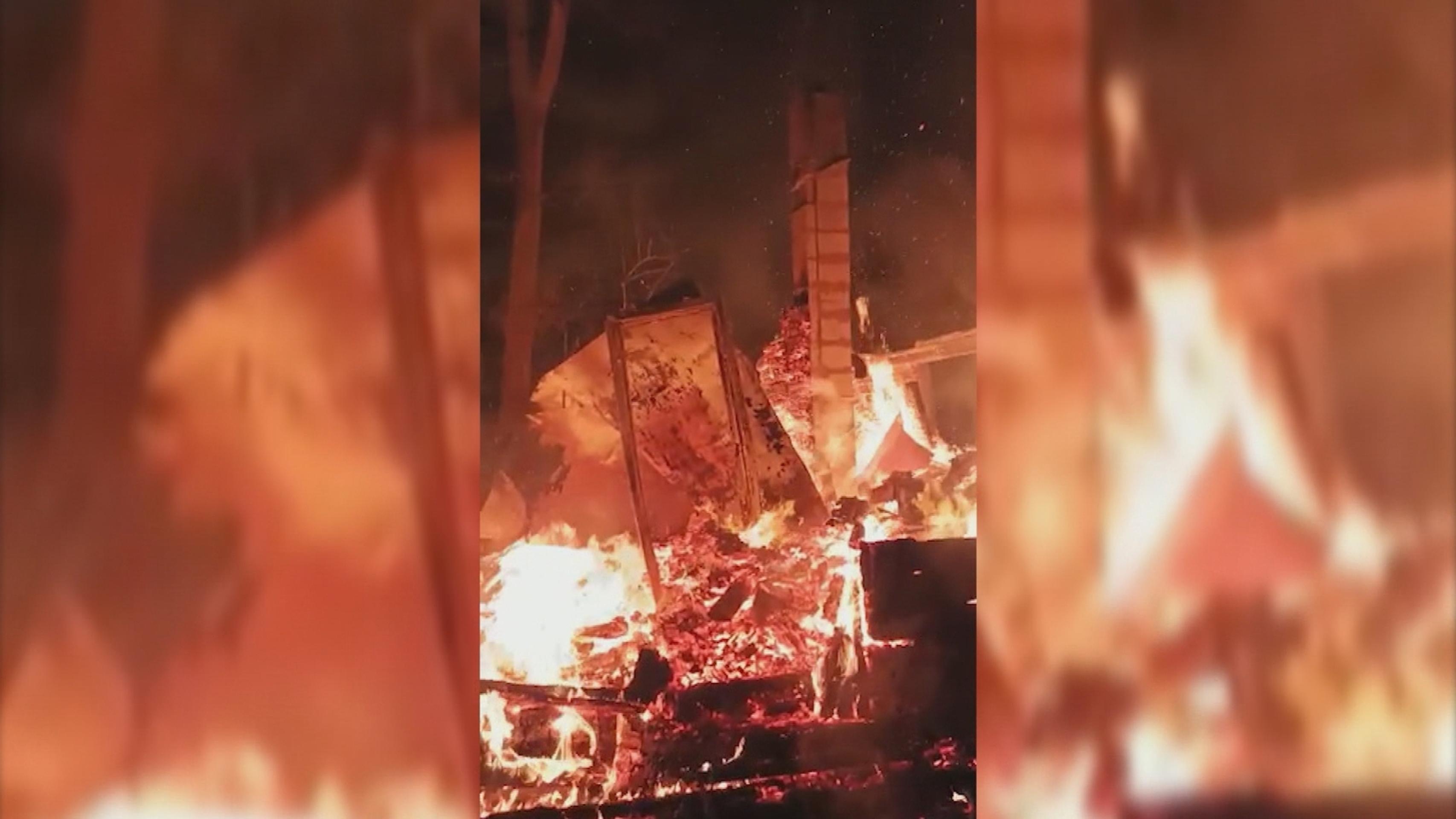 Požiar neobývanej rekreačnej chatky v Smoleniciach.