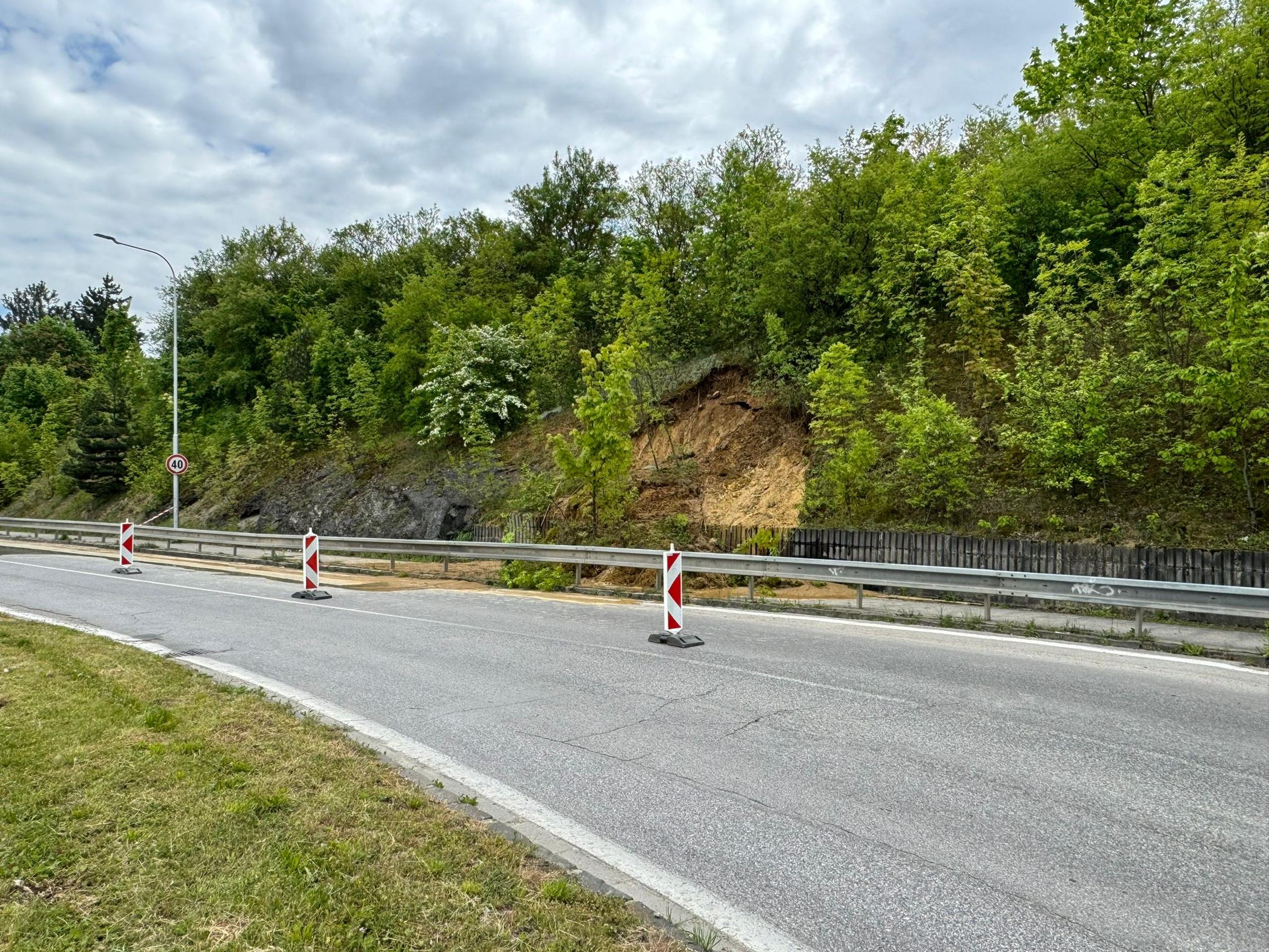 Zosunutý svah v Nitre.