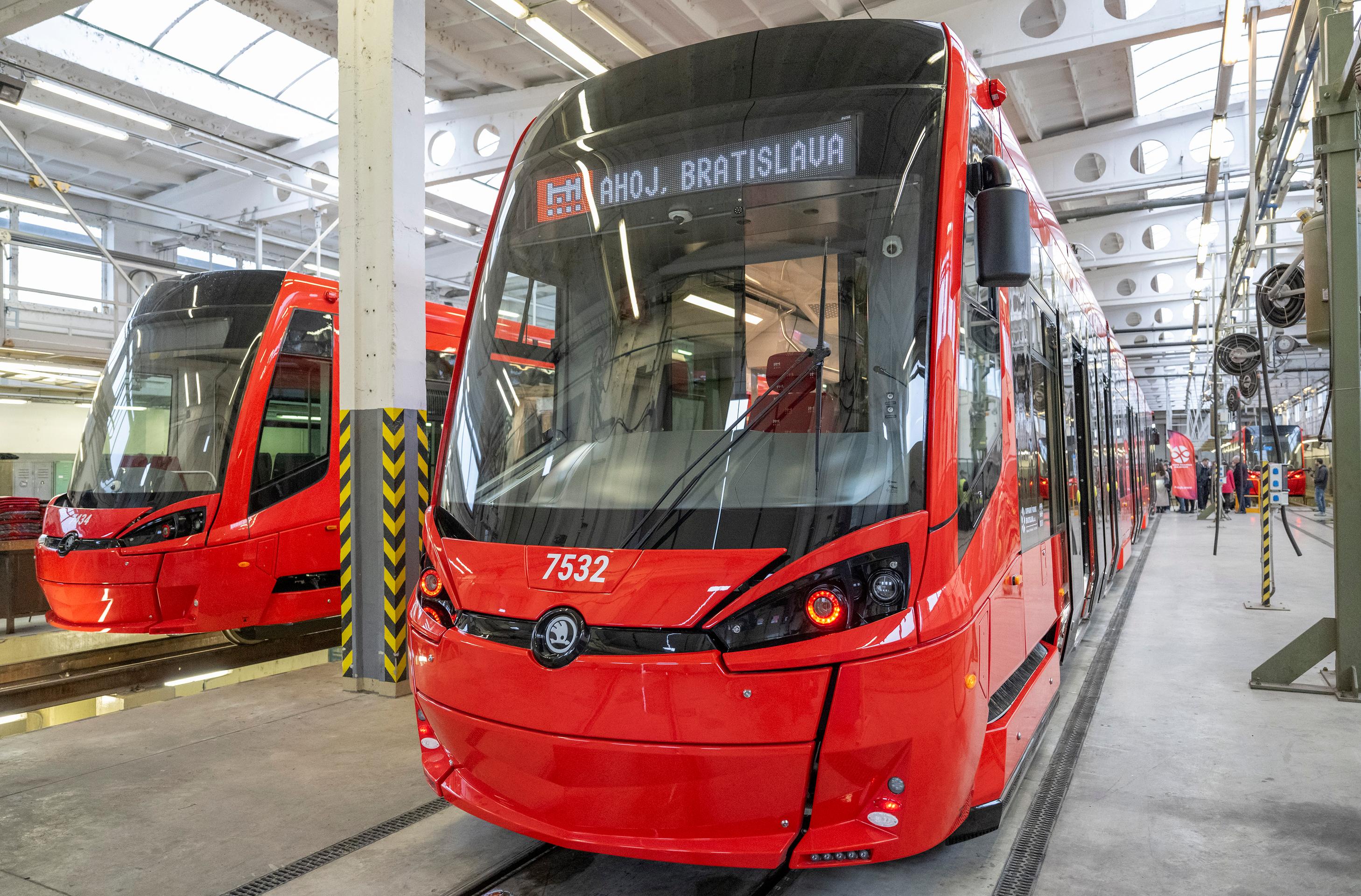 Nové obojsmerné električky v Bratislave.