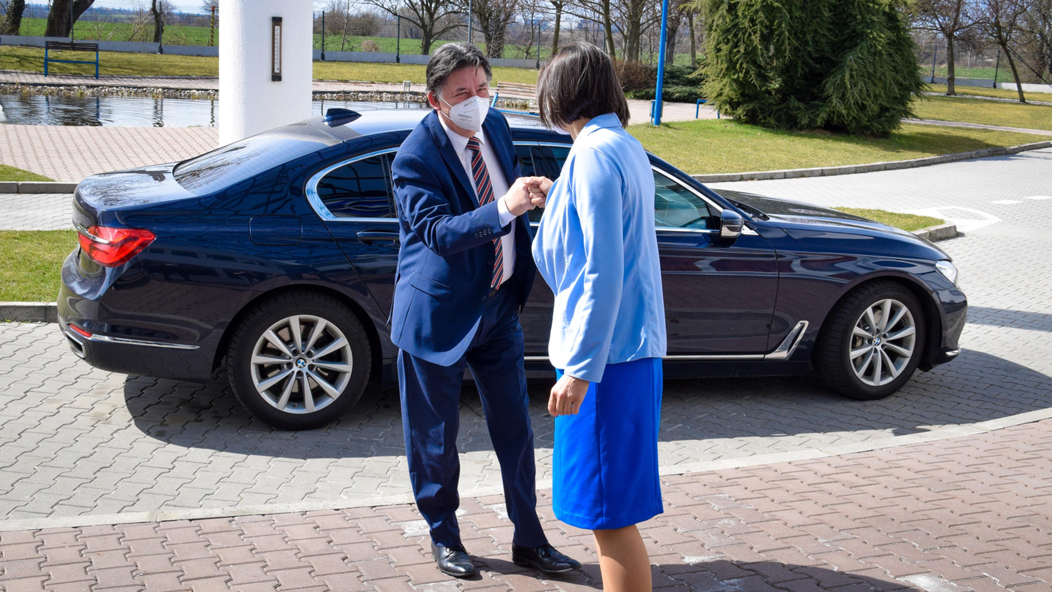 Ján Budaj a Mária Kolíková pred natáčaním.