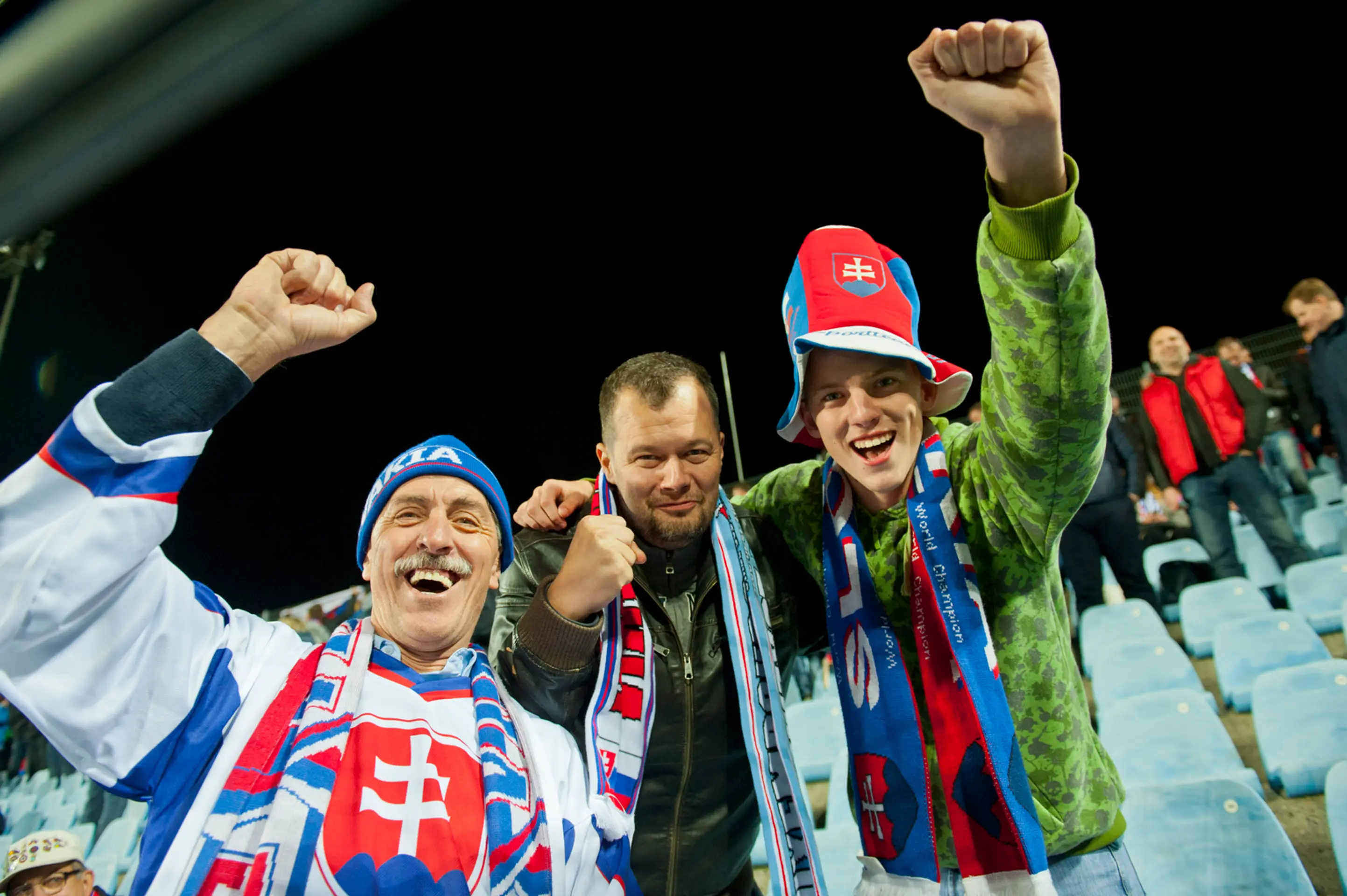 Fanúšikovia na zápase Luxembursko vs. Slovensko.