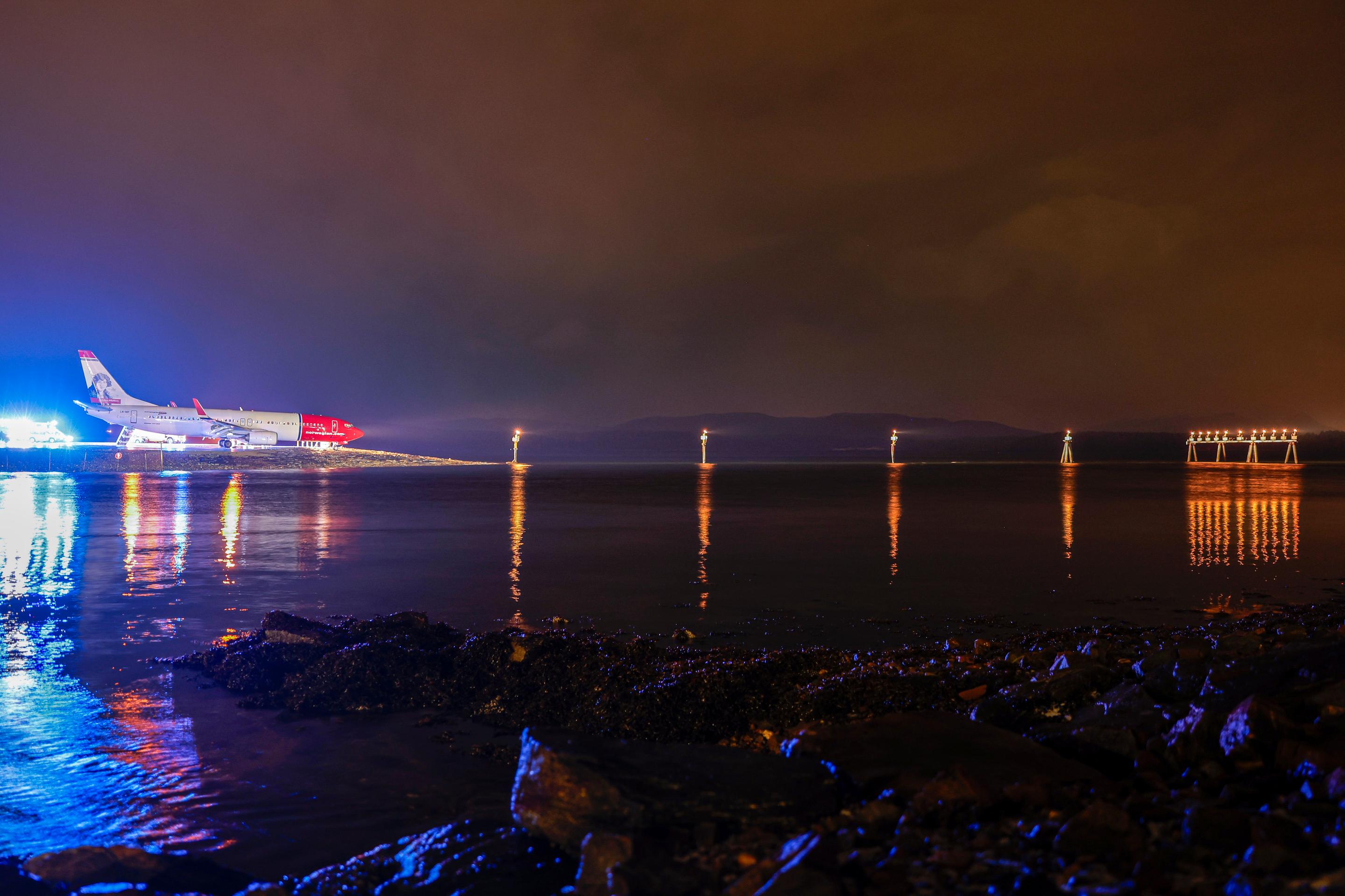 Lietadlo v Nórsku zišlo z pristávacej dráhy