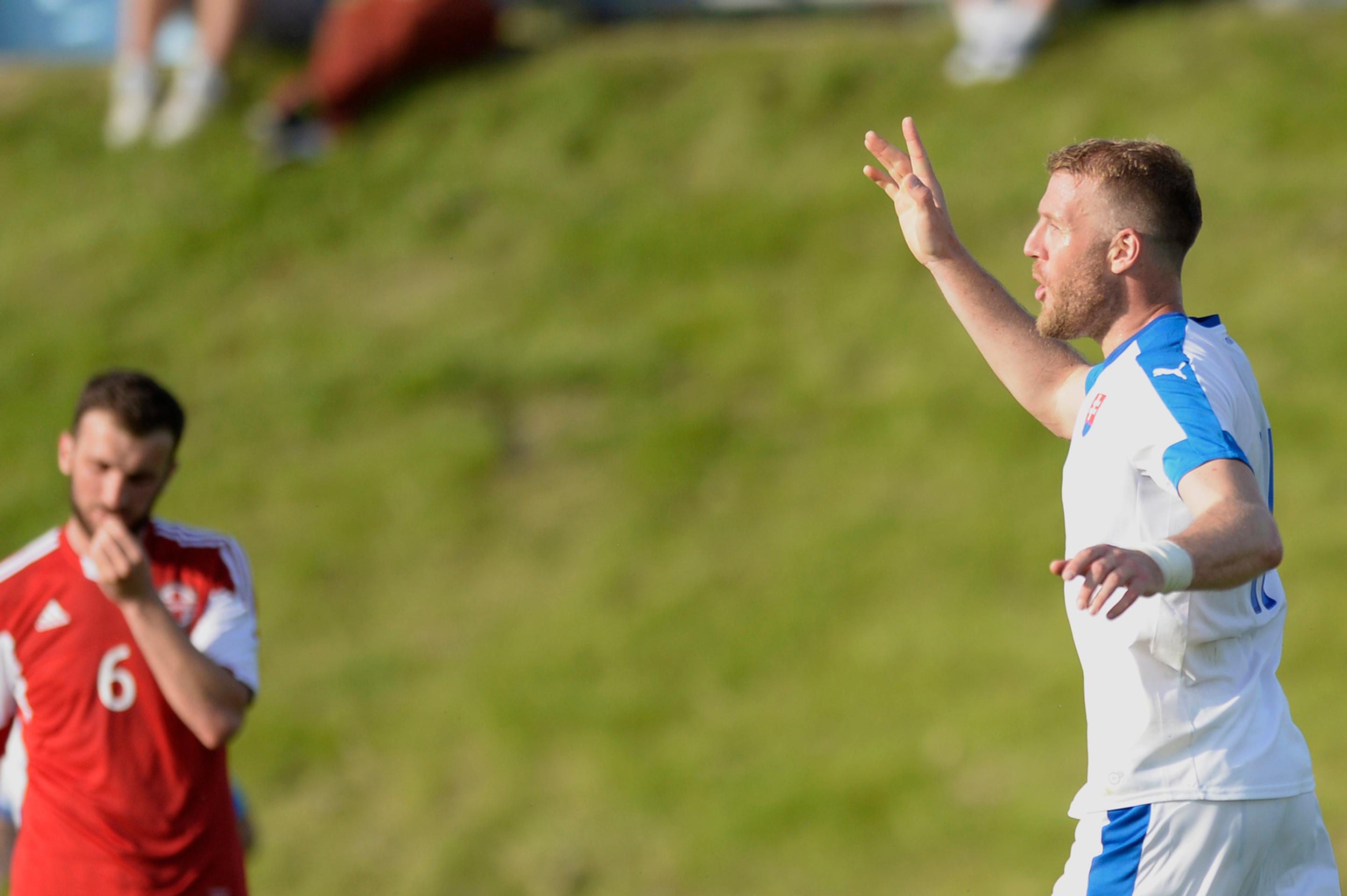 Adam Nemec sa raduje z gólu na 2:0 počas prípravného zápasu proti Gruzínsku.