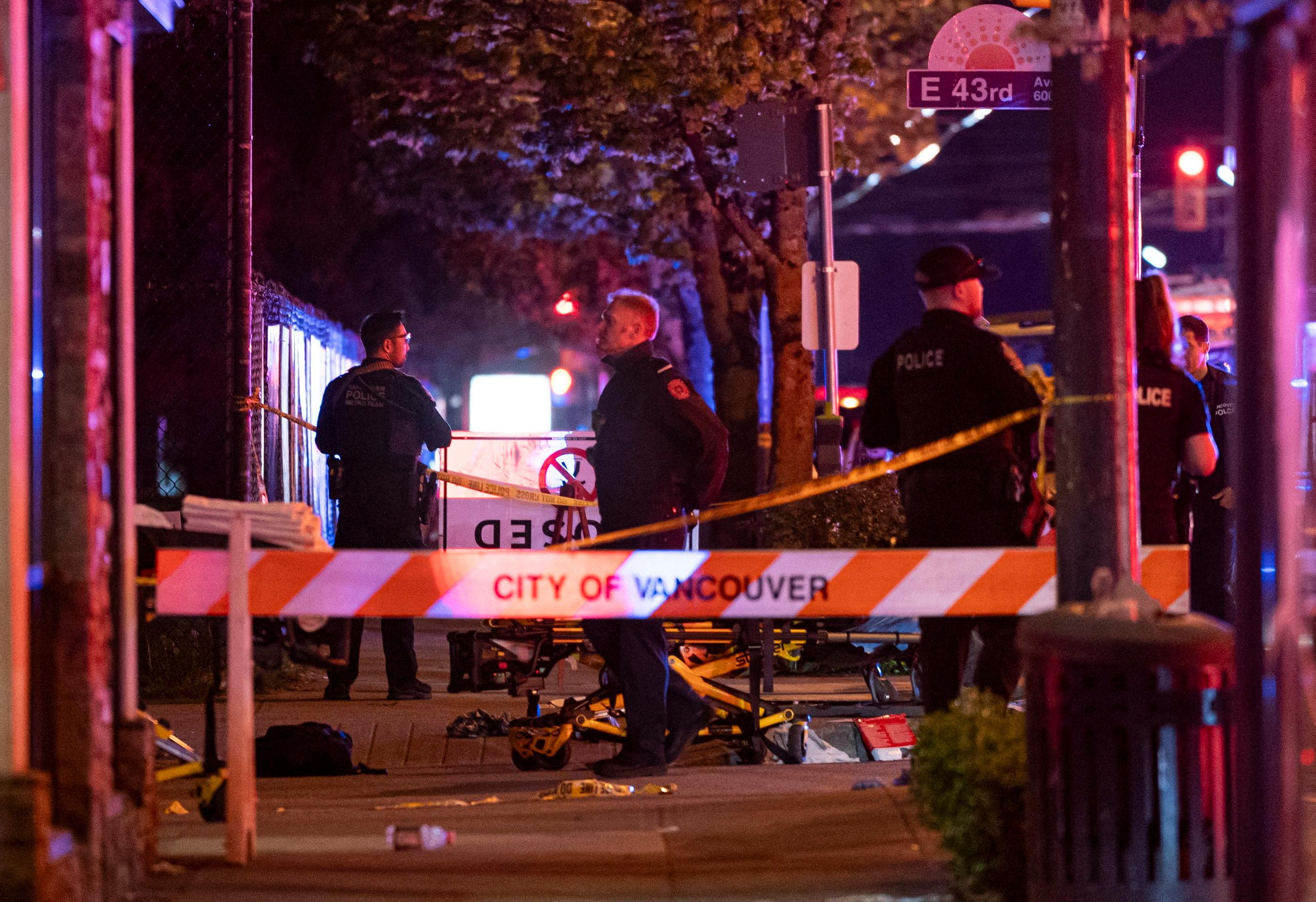 Na miesto okamžite dorazilo množstvo policajtov.