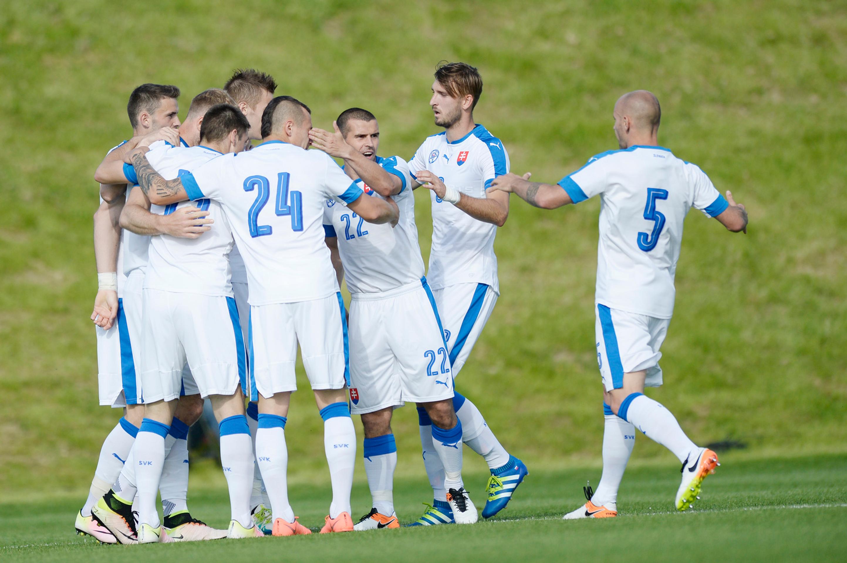 Radosť po góle Adama Nemca počas prípravného zápasu pred ME proti Gruzínsku.
