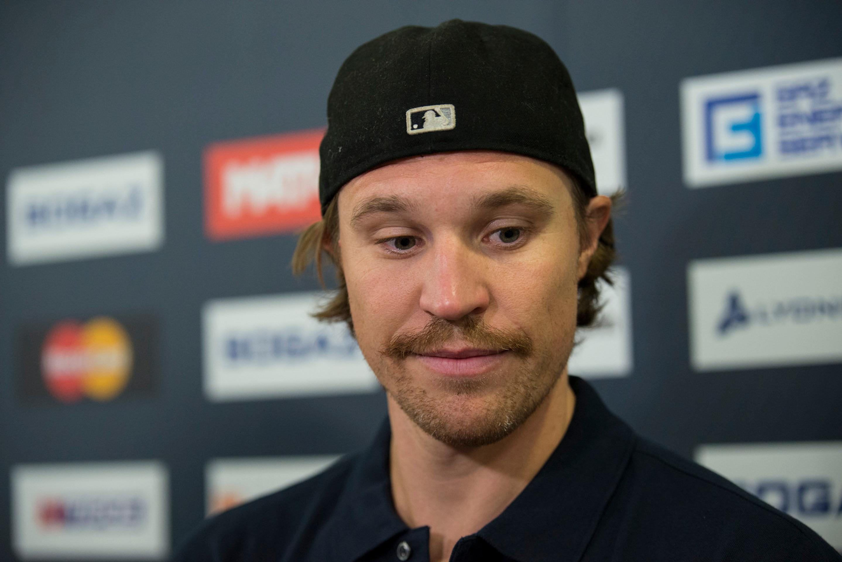 Hokejový brankár HC Slovan Bratislava Justin Pogge