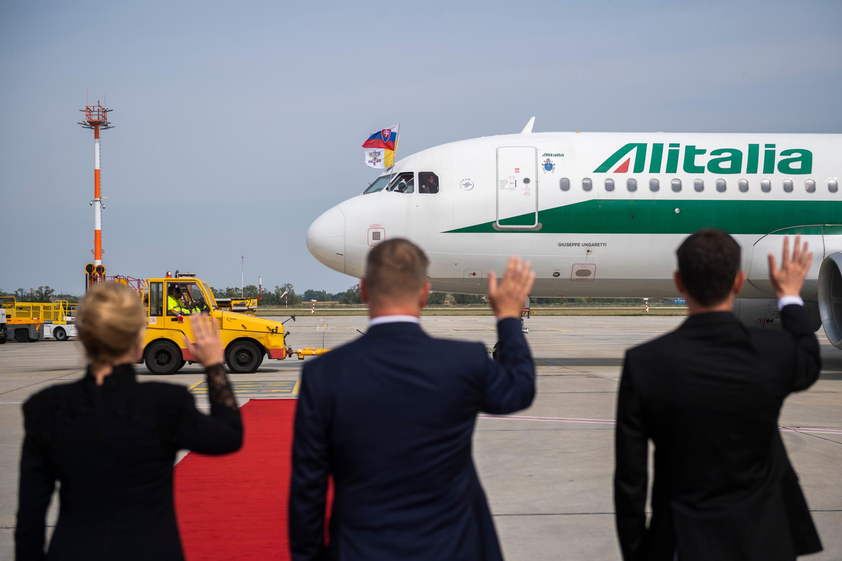 Pápež František odletel