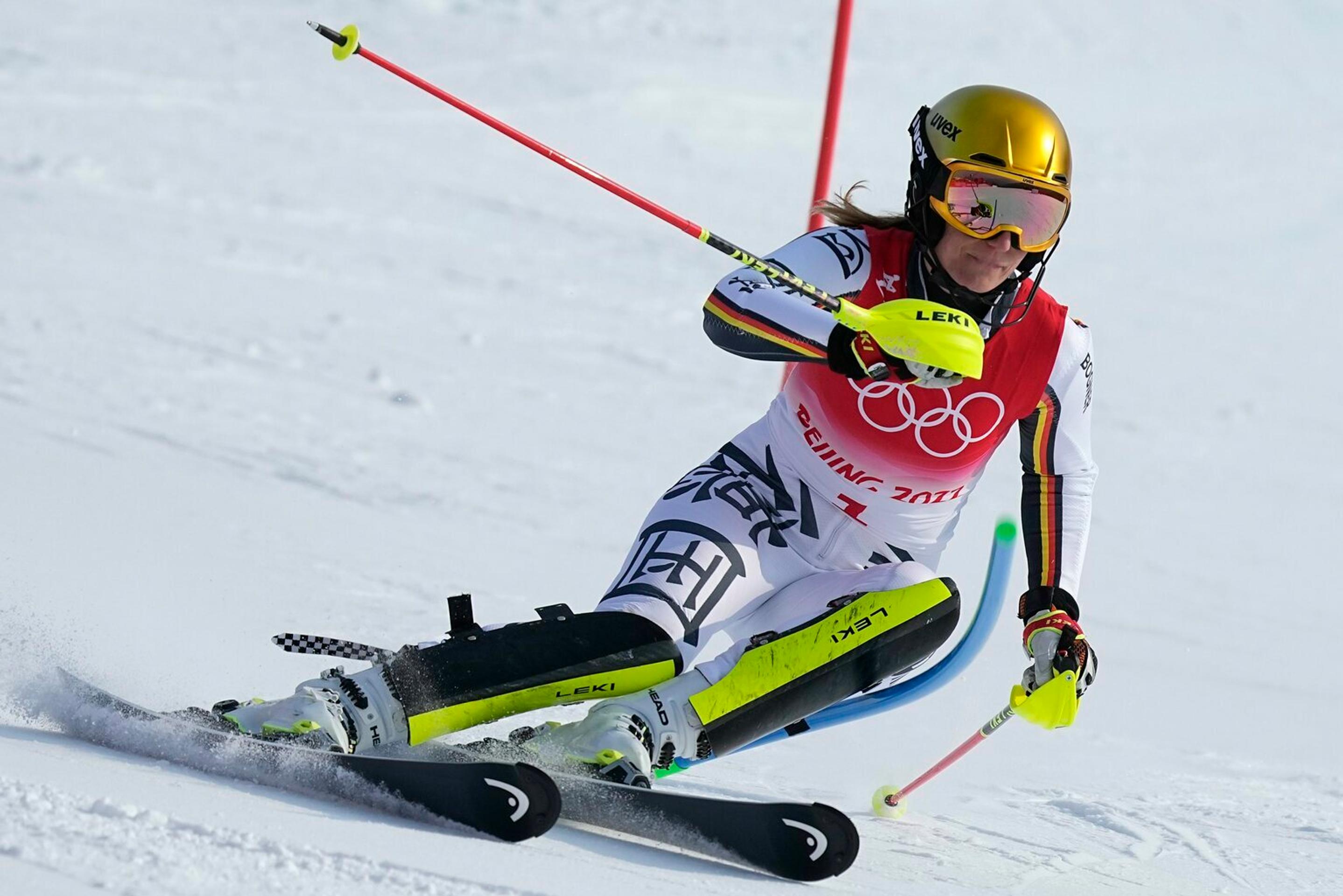 Nemecká lyžiarka Lena Dürrová v 1. kole slalomu na ZOH 2022.