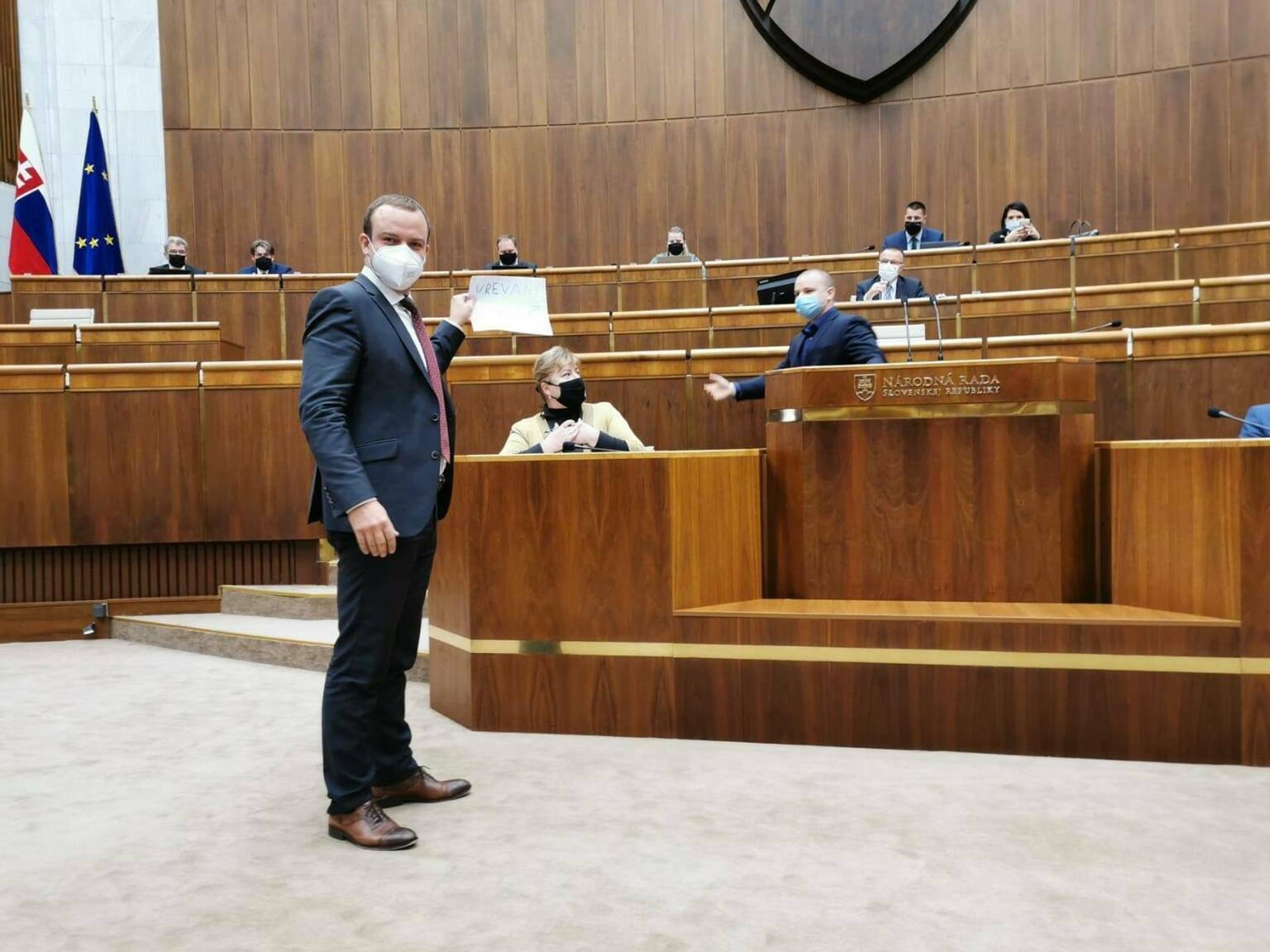 Miroslav Žiak (SaS) a Milan Mazurek (ĽSNS).