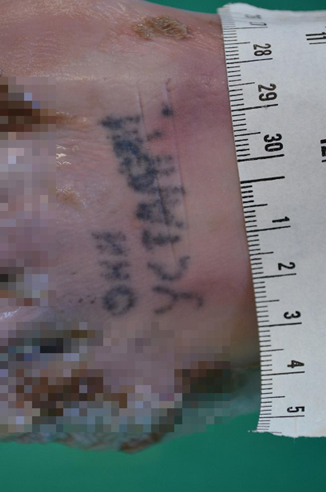 Tenista Rafael Nadal oslavuje triumf vo finále na Roland Garros.