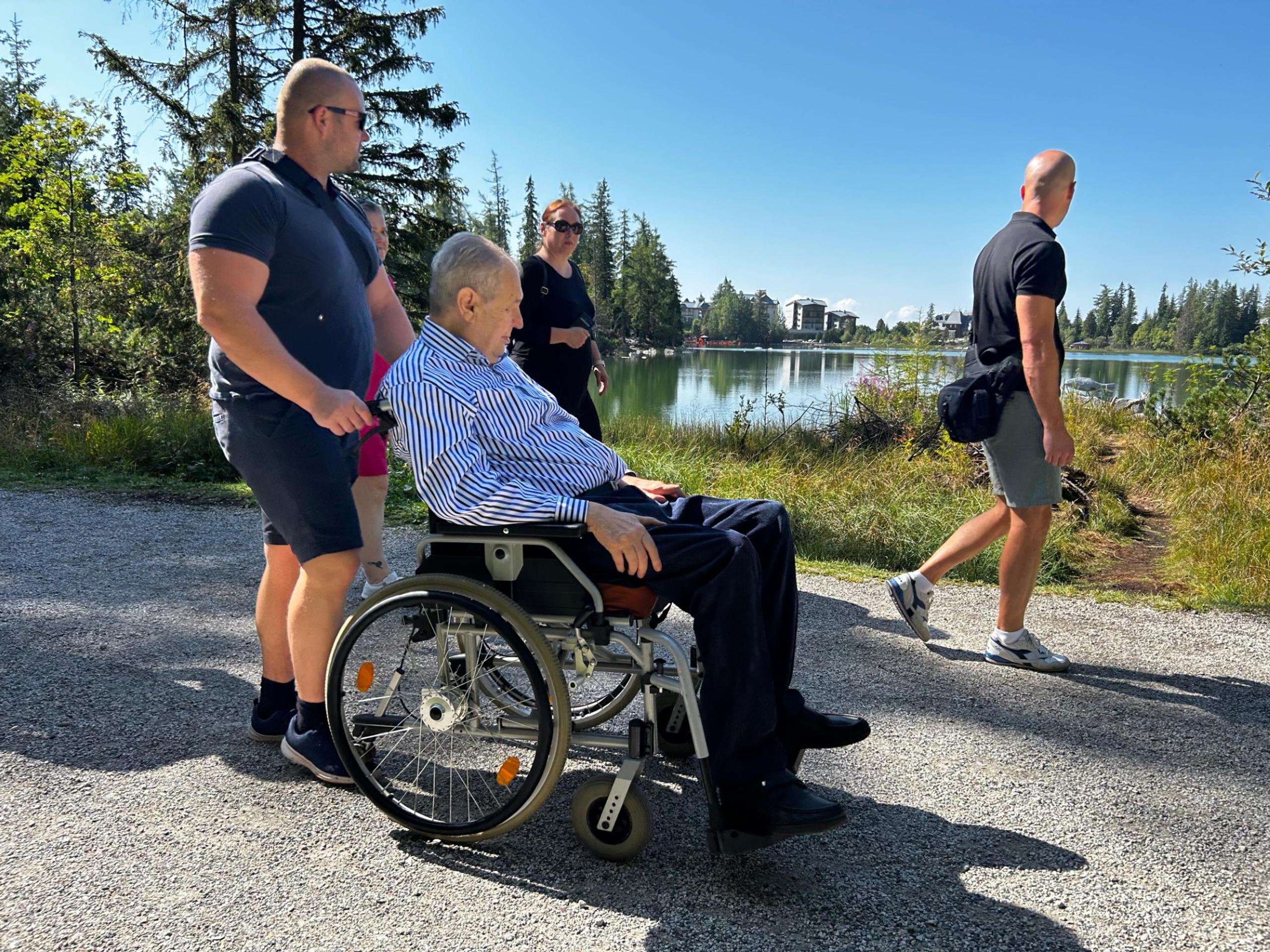 Bývalý český prezident Miloš Zeman dovolenkuje vo Vysokých Tatrách.