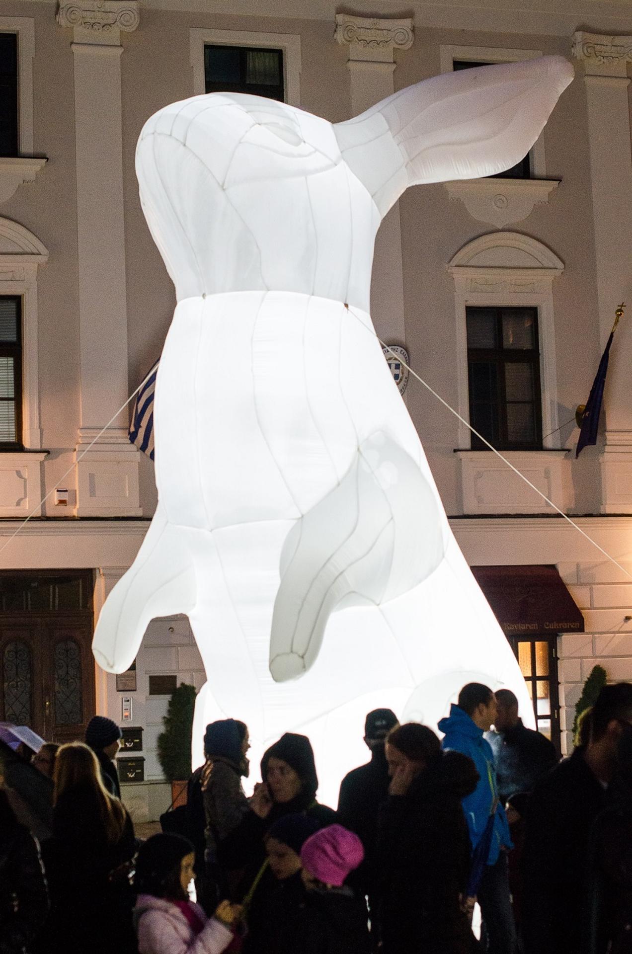 Narušitelia na Hlavnom námestí.