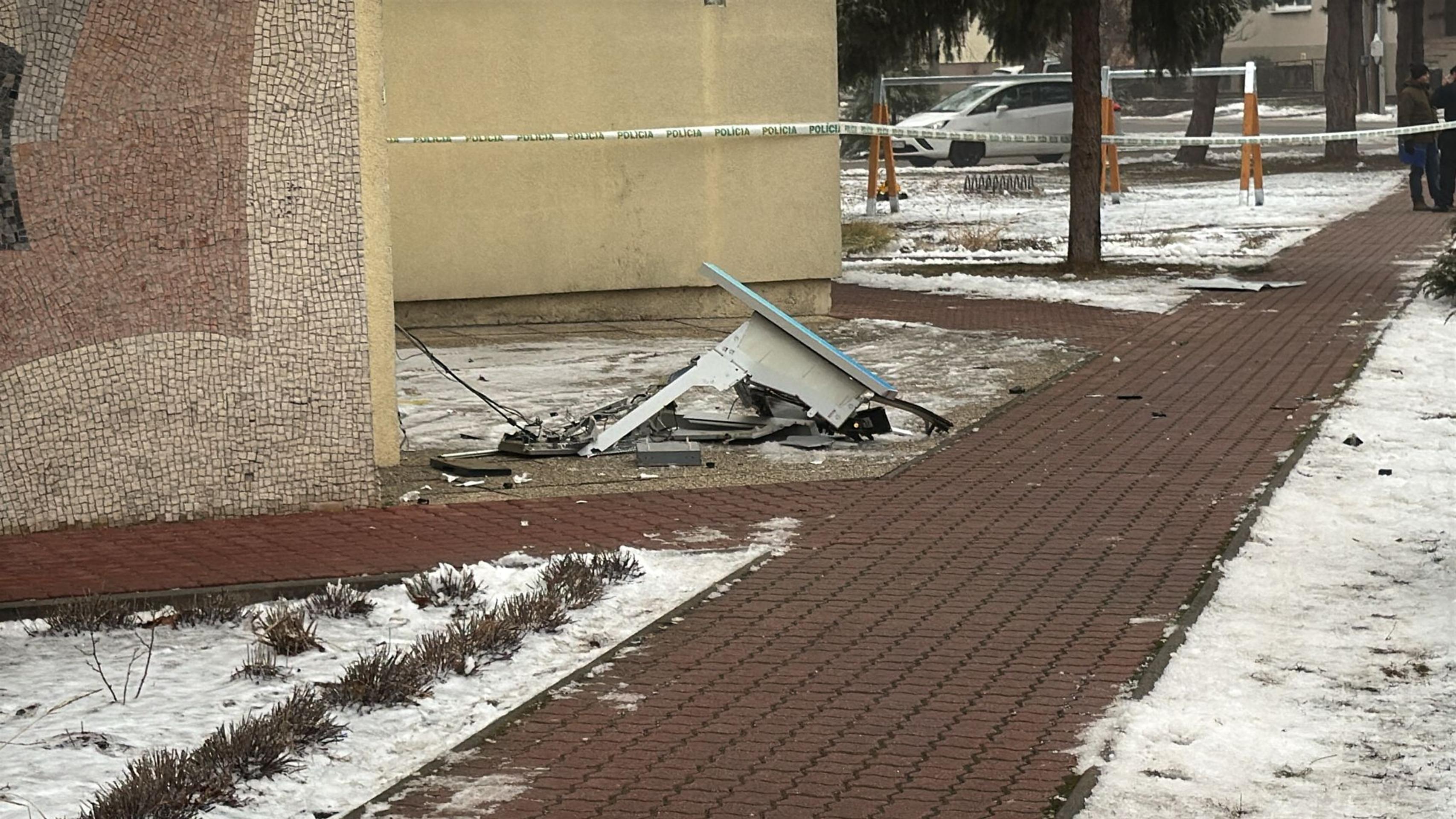 Výbuch bankomatu v obci Závod