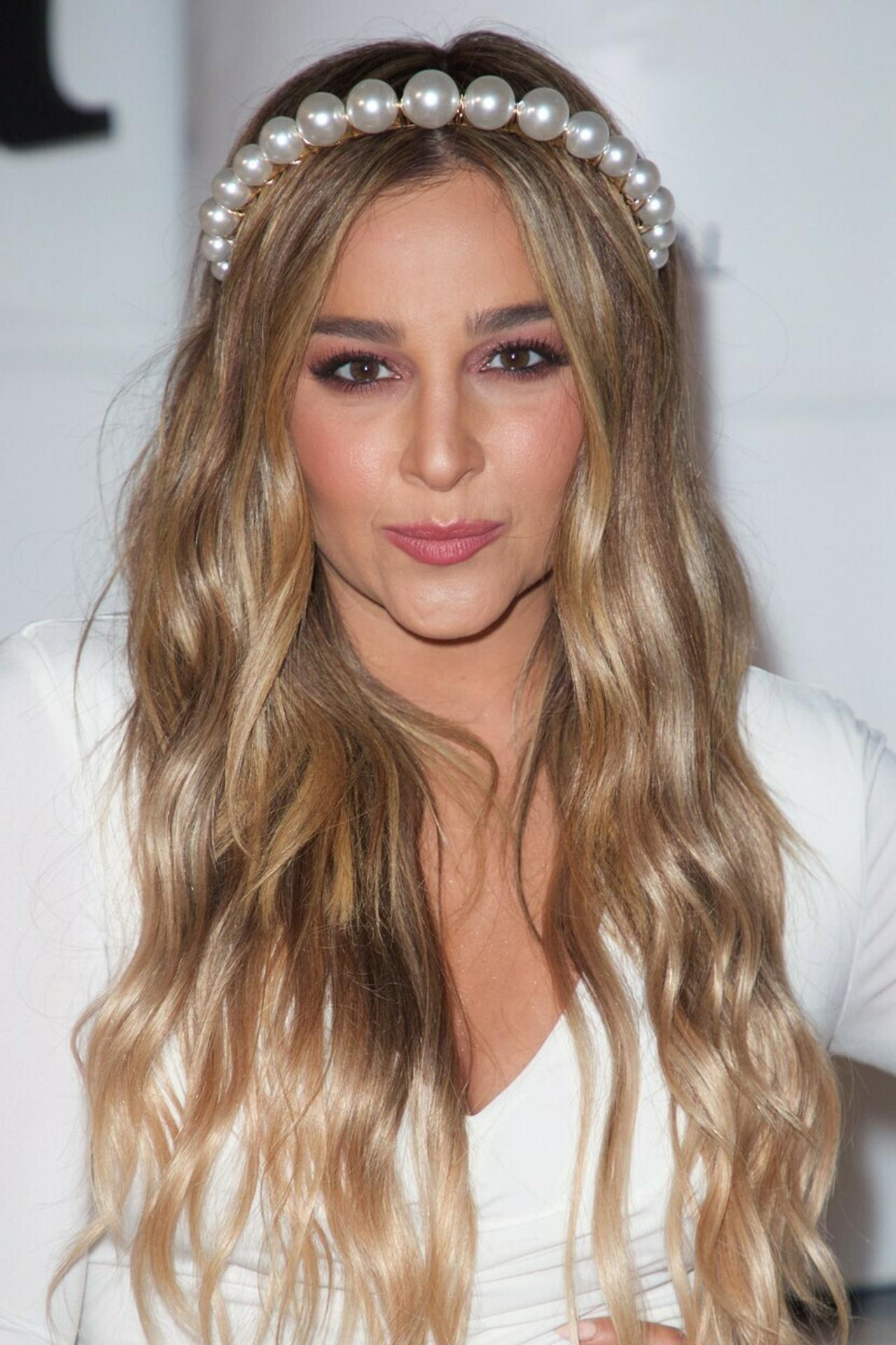 Alisan Porter vo filme Kučeravá Sue