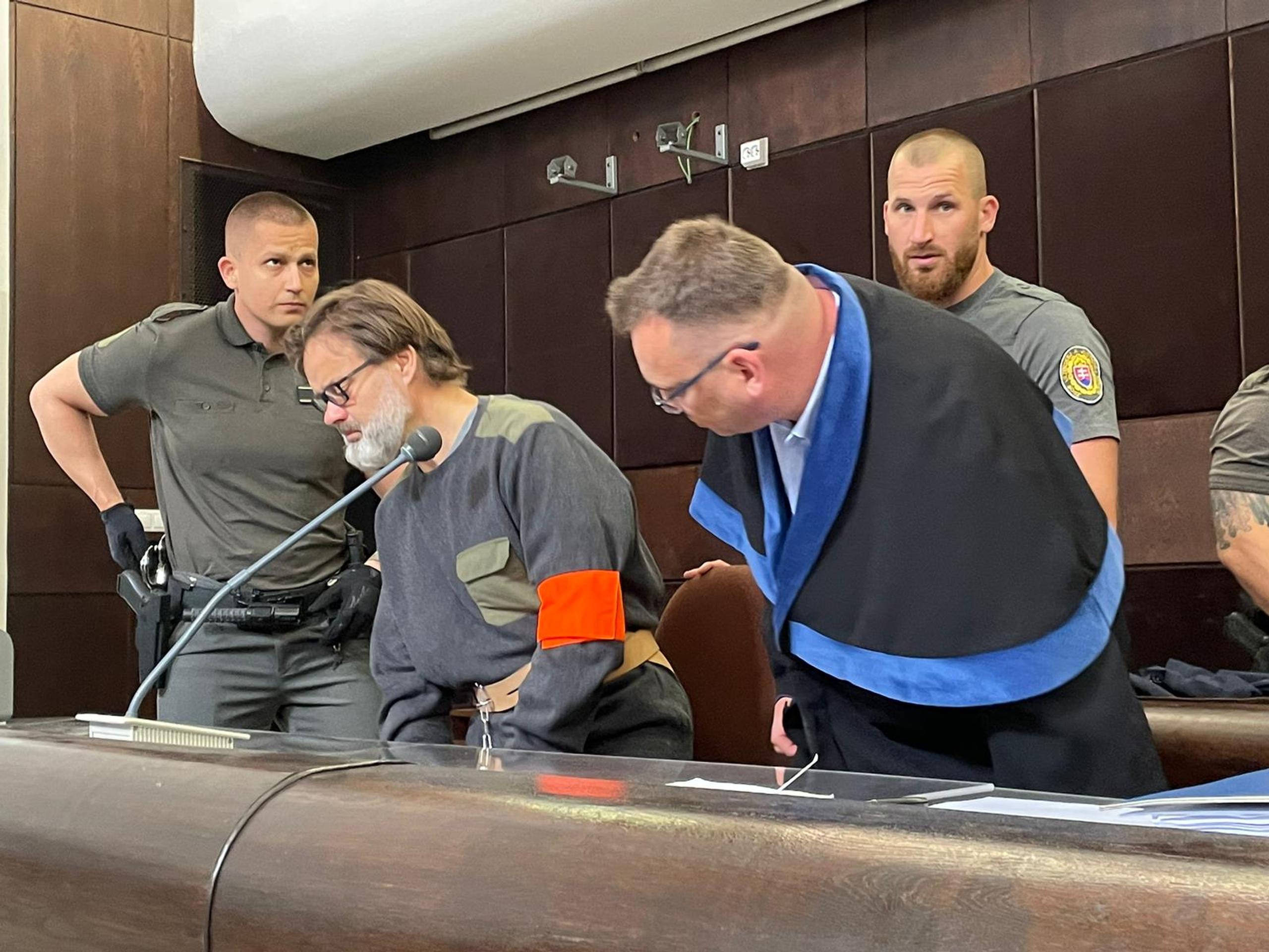 Dědeček prišiel pred senát