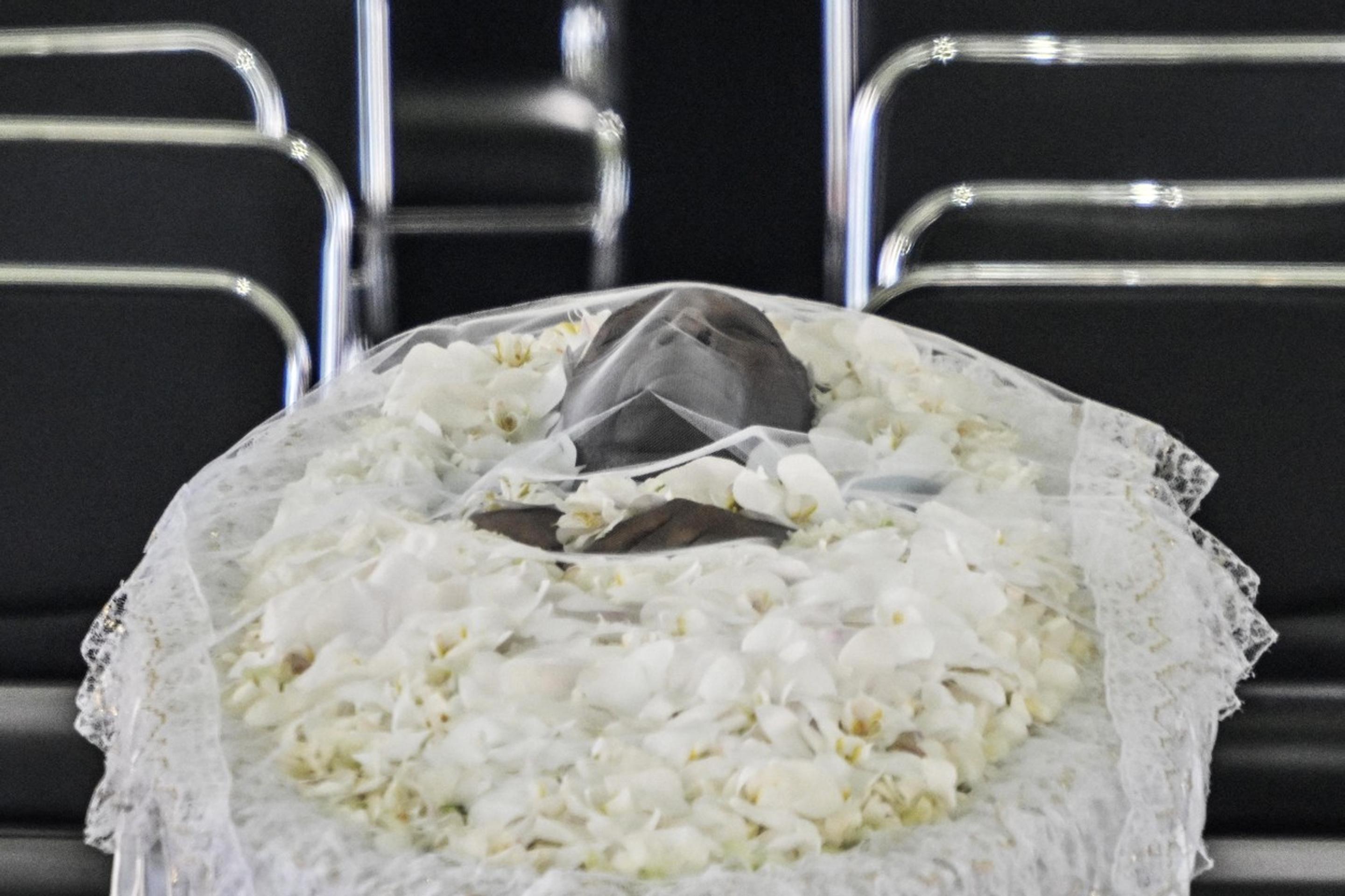 Rakva s telom zosnulého Pelého.