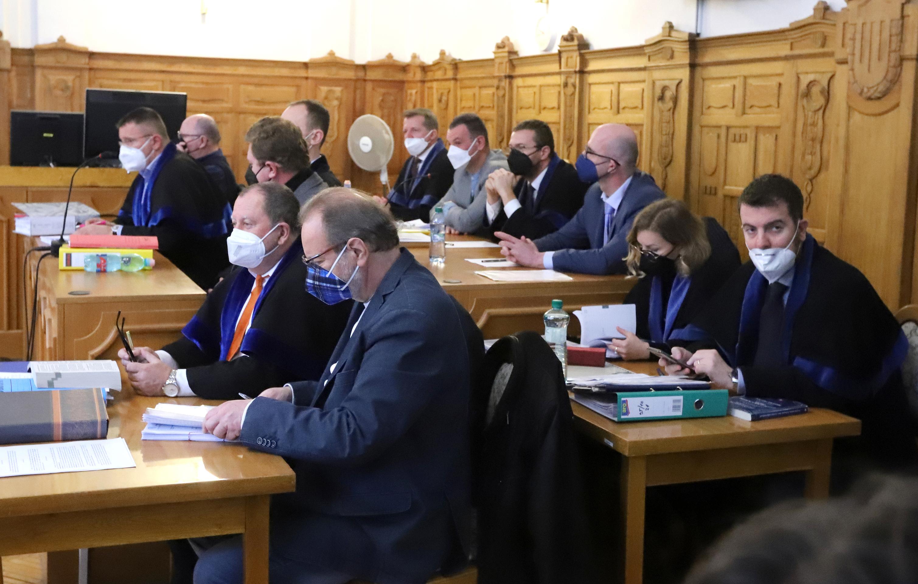 Obžalovaní v kauze Dobytkár.