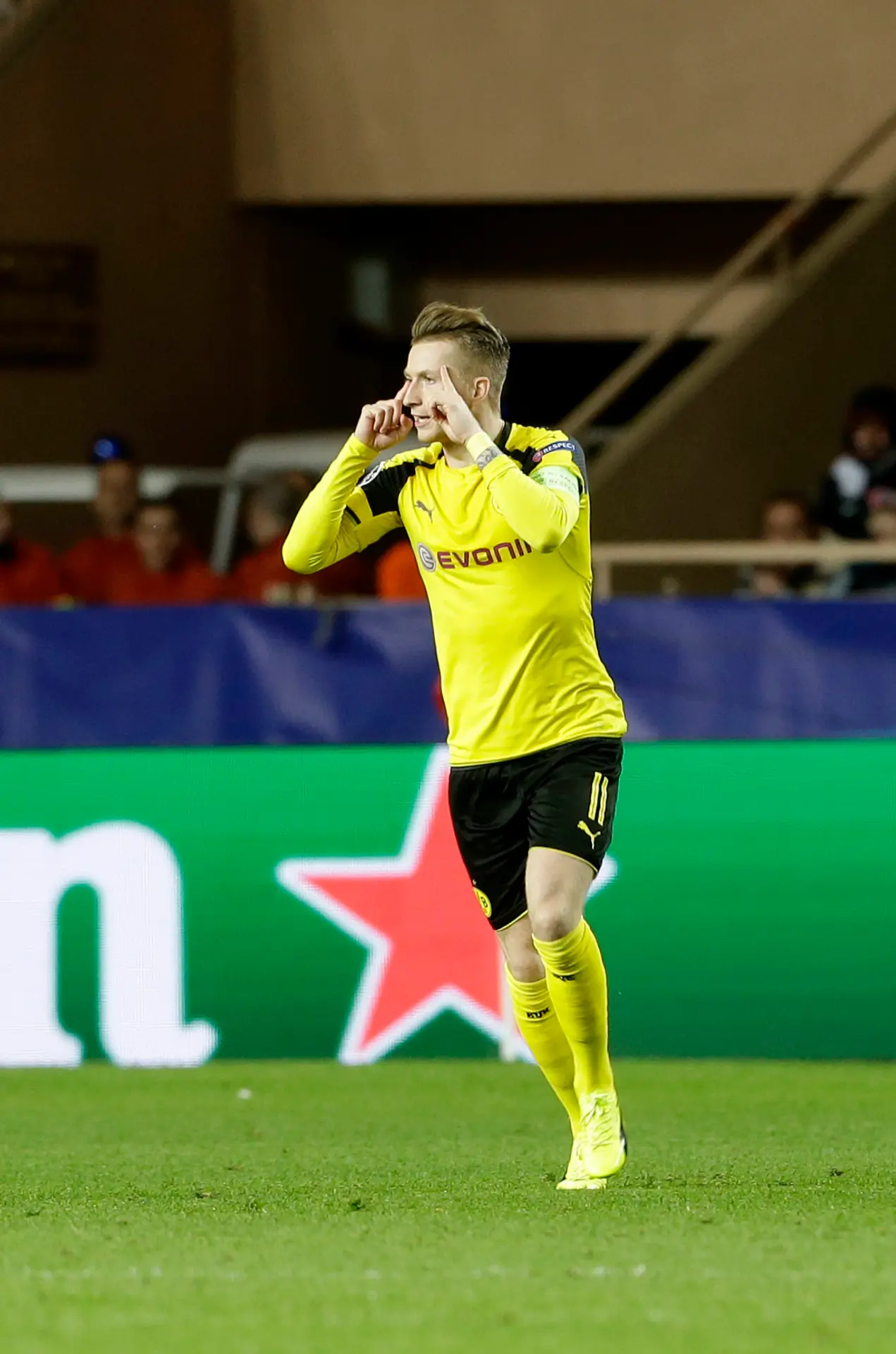 Marco Reus z Dortmundu oslavuje gól v odvete štvrťfinále LM proti Monacu.