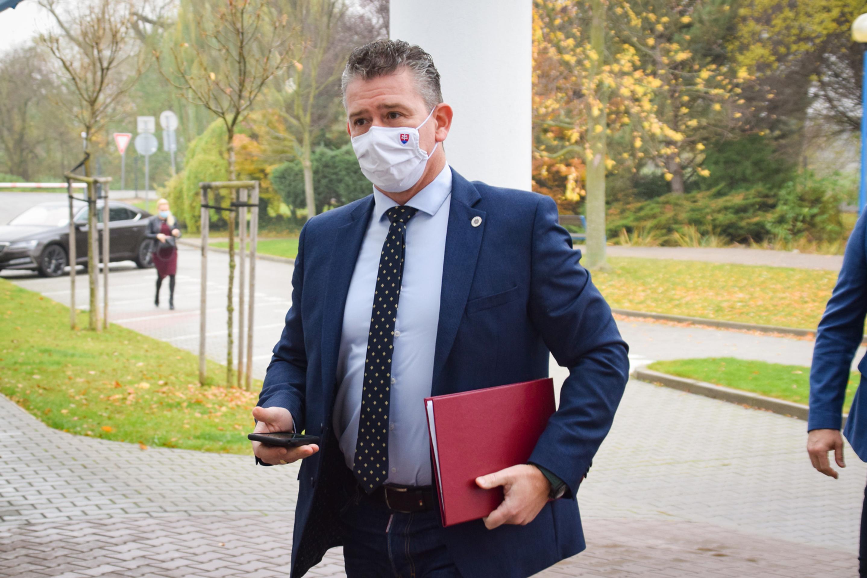 Robert Kaliňák pred vysielaním.