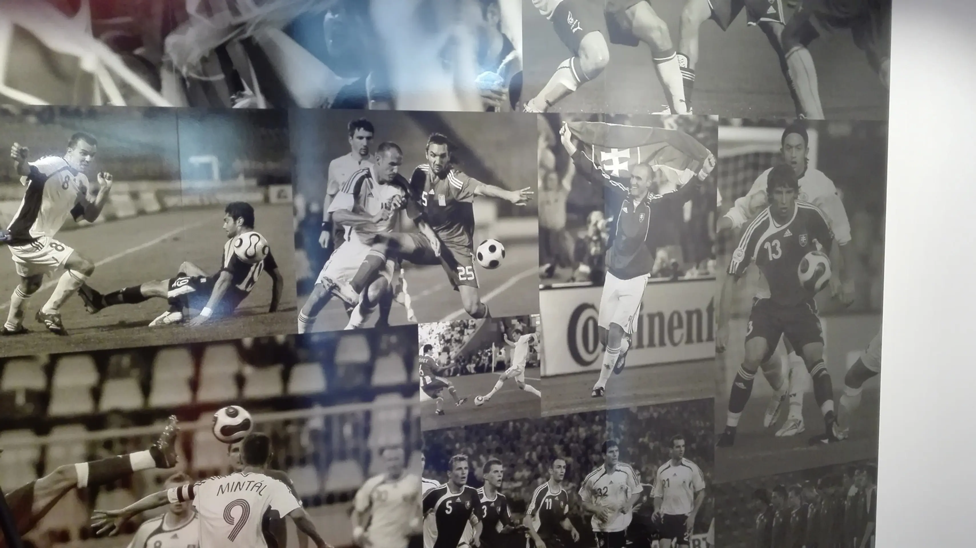 Výjavy z histórie slovenského futbalu.