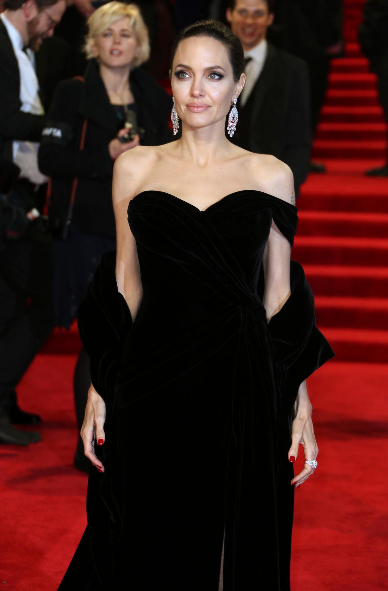 Matka ich opustila: O dievčatá sa musí starať slepý dedko a utrápená babička