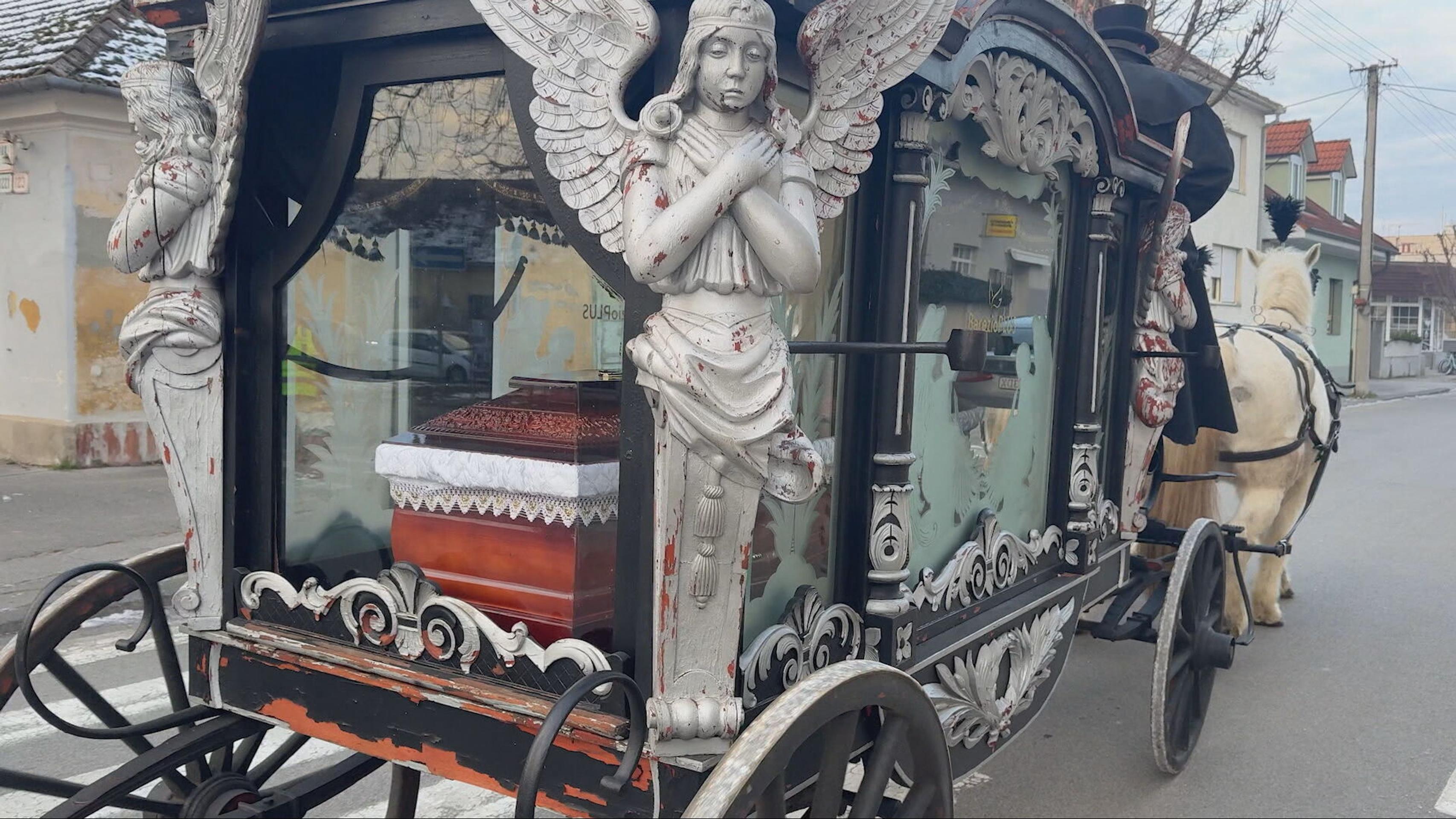 Prípravy na rozlúčku s rómskym kráľom.