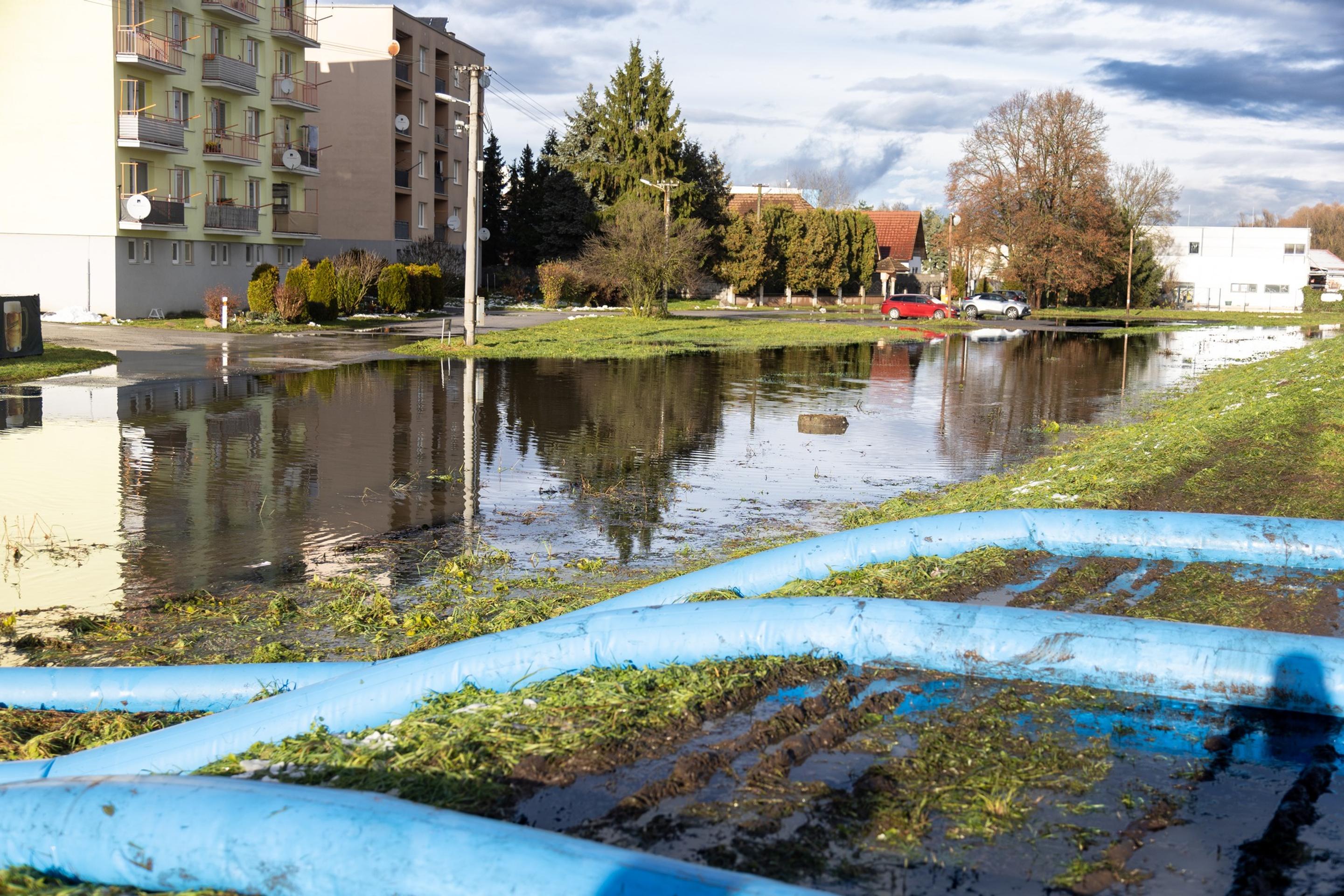 Zábery z povodní v Sliači