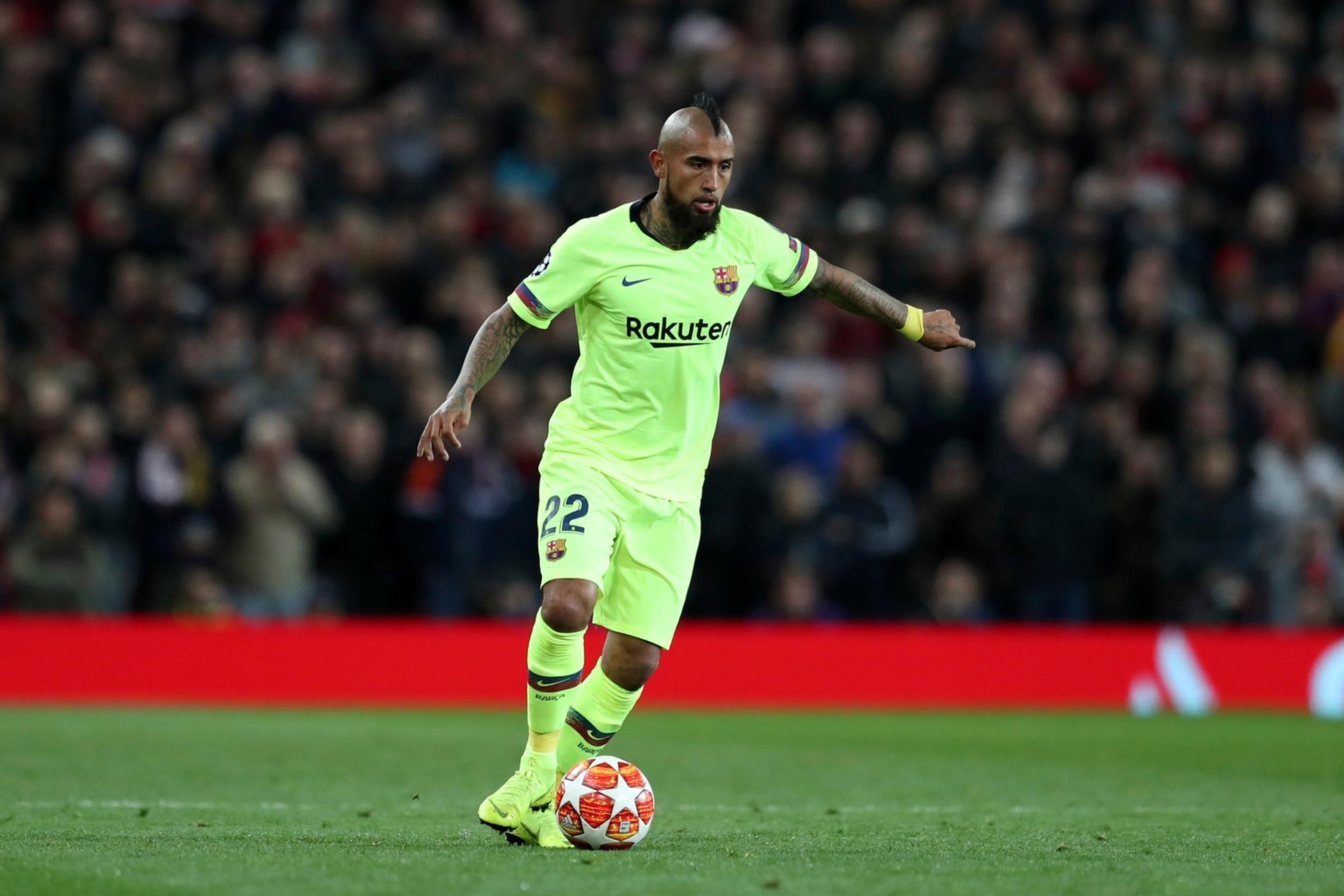 Andreas Pereira z Manchesteru United reaguje v prvom štvrťfinále LM proti Barcelone.