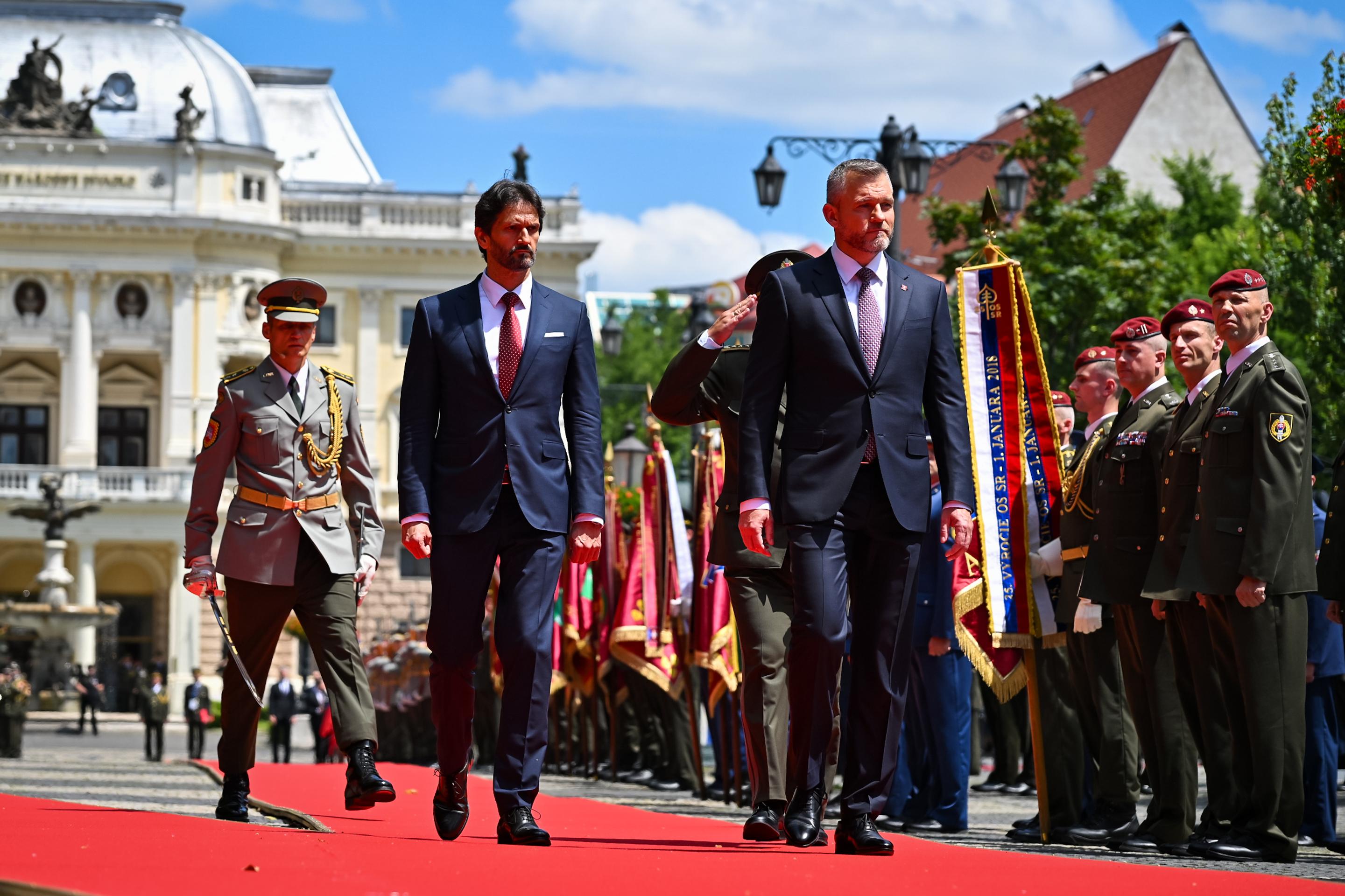 Prehliadka armády prezidentom po inaugurácii.