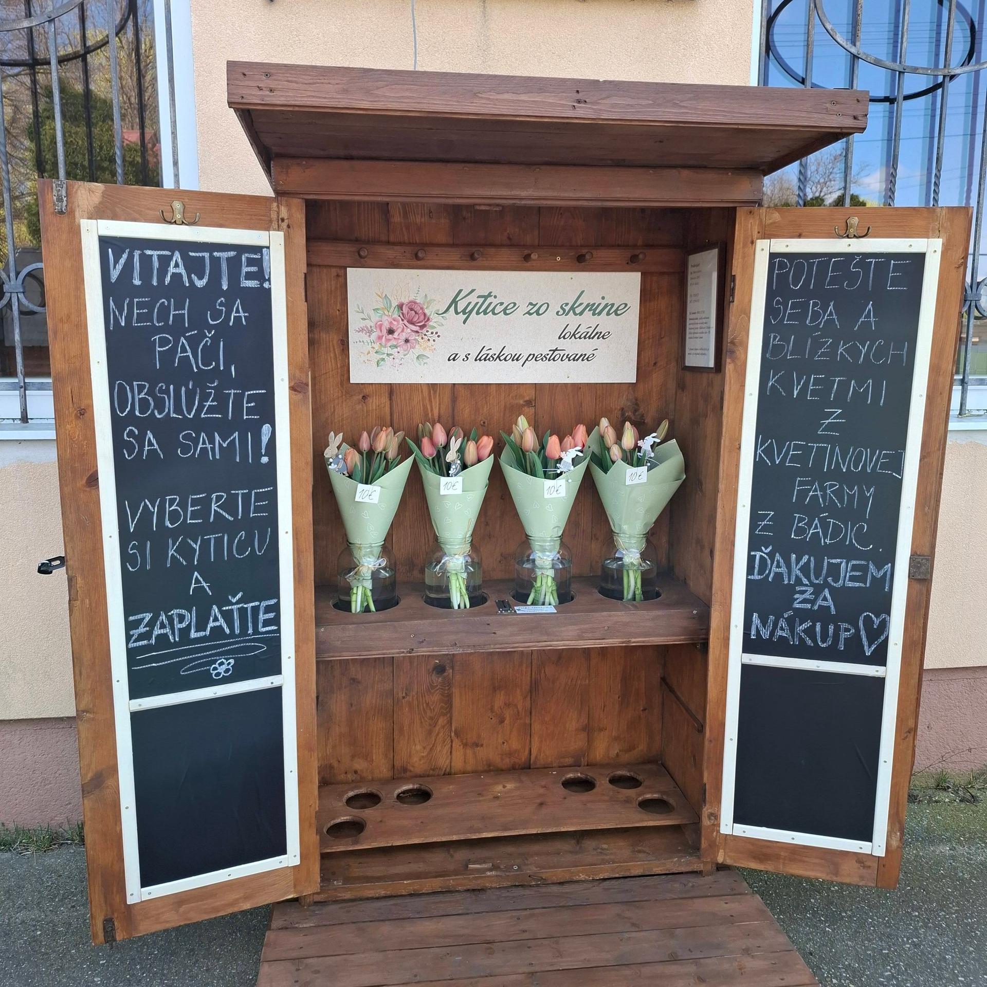 Samoobslužný kvetinový stánok pri Nitre