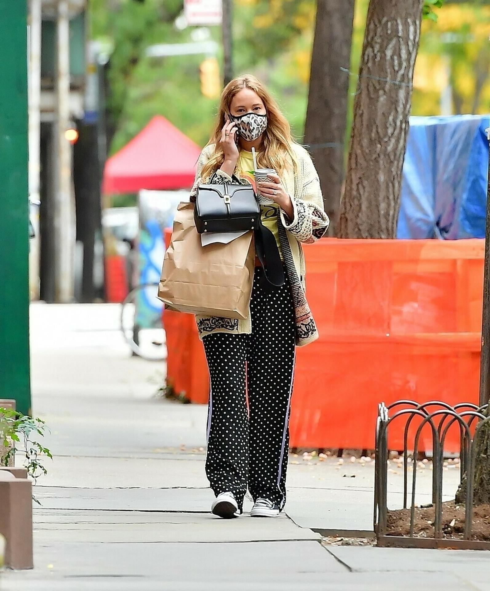 Jennifer Lawrence na londýnskej premiére filmu Červená volavka