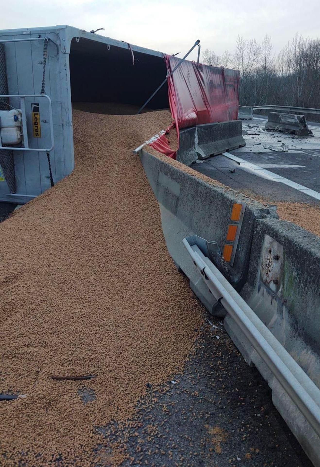 Nehoda na D1 v okrese Dubnica nad Váhom.