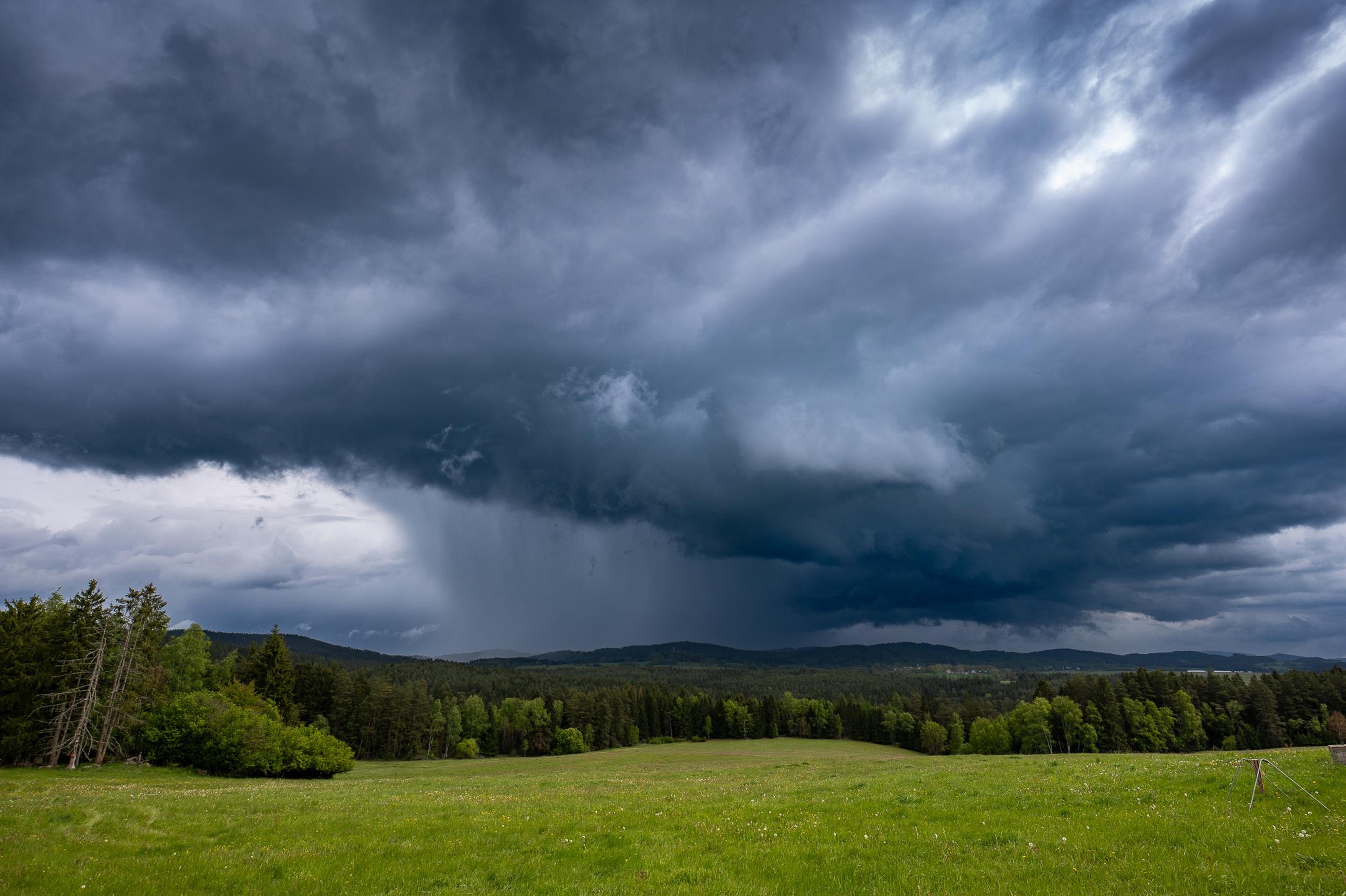 Južnými Čechami sa prehnalo tornádo.
