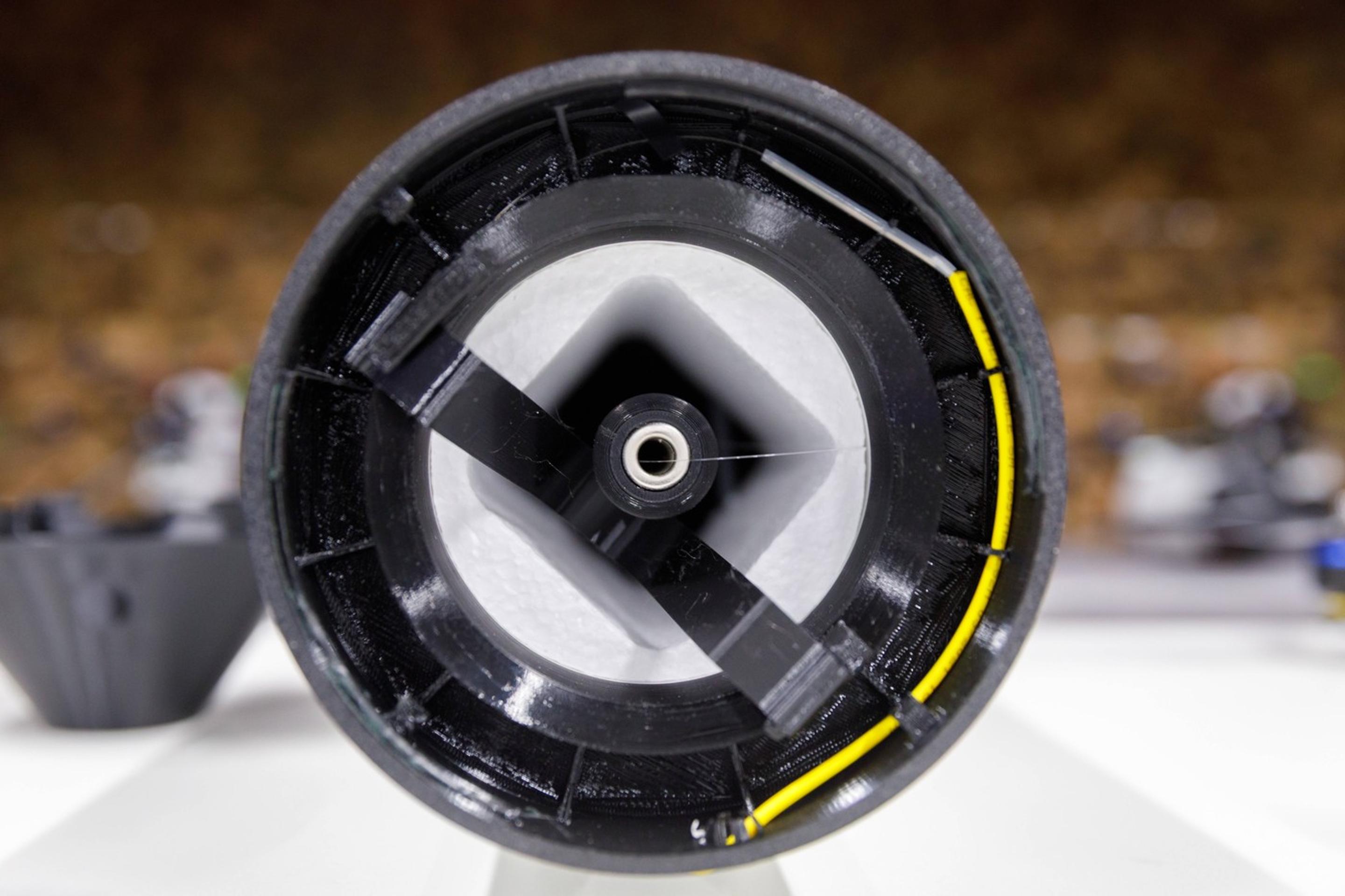 Cievka s optickým vláknom.