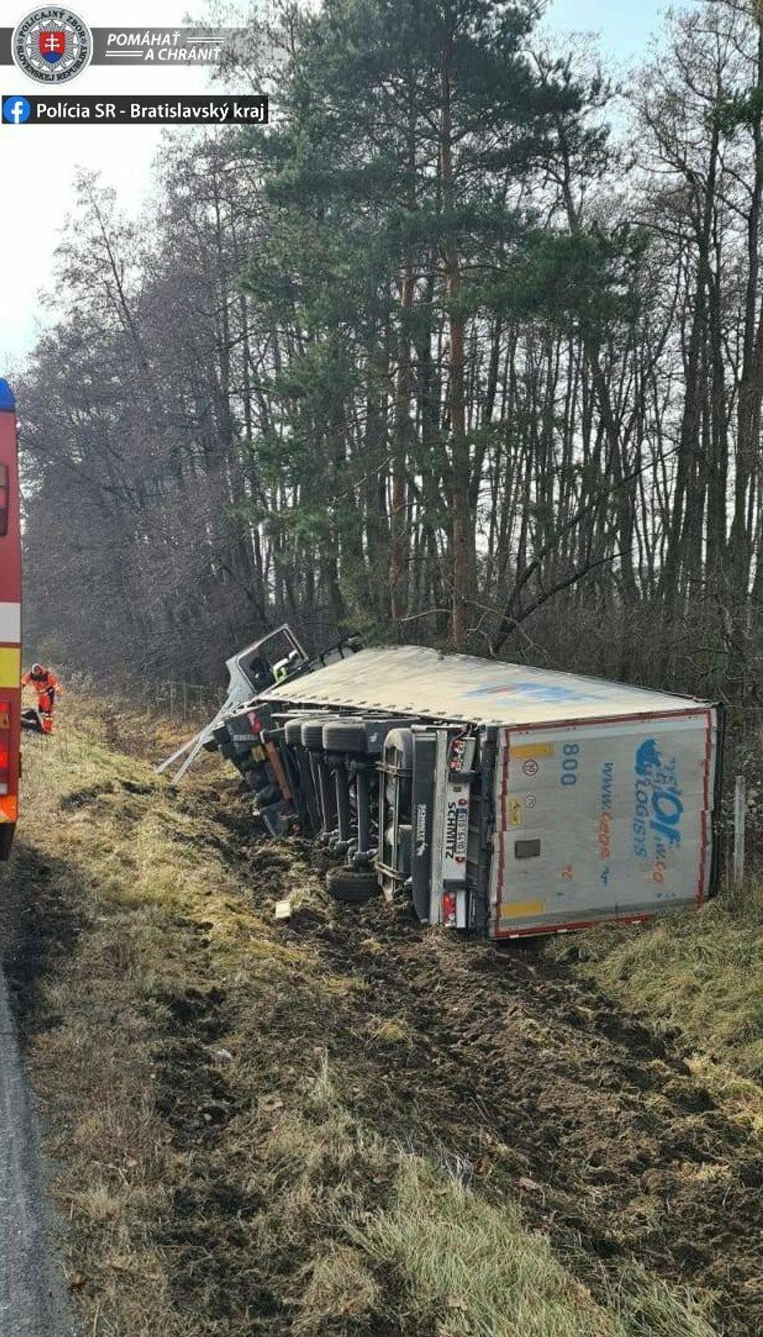 Havarovaný kamión na D1 s uhlím.