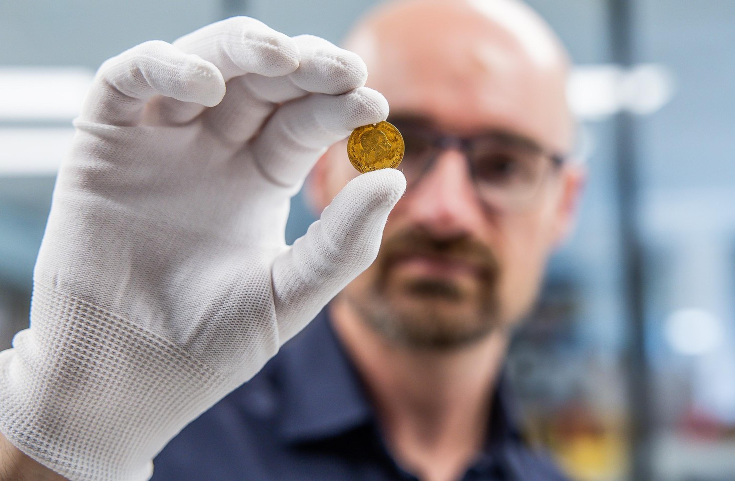 Súčasťou pokladu boli mince aj šperky.