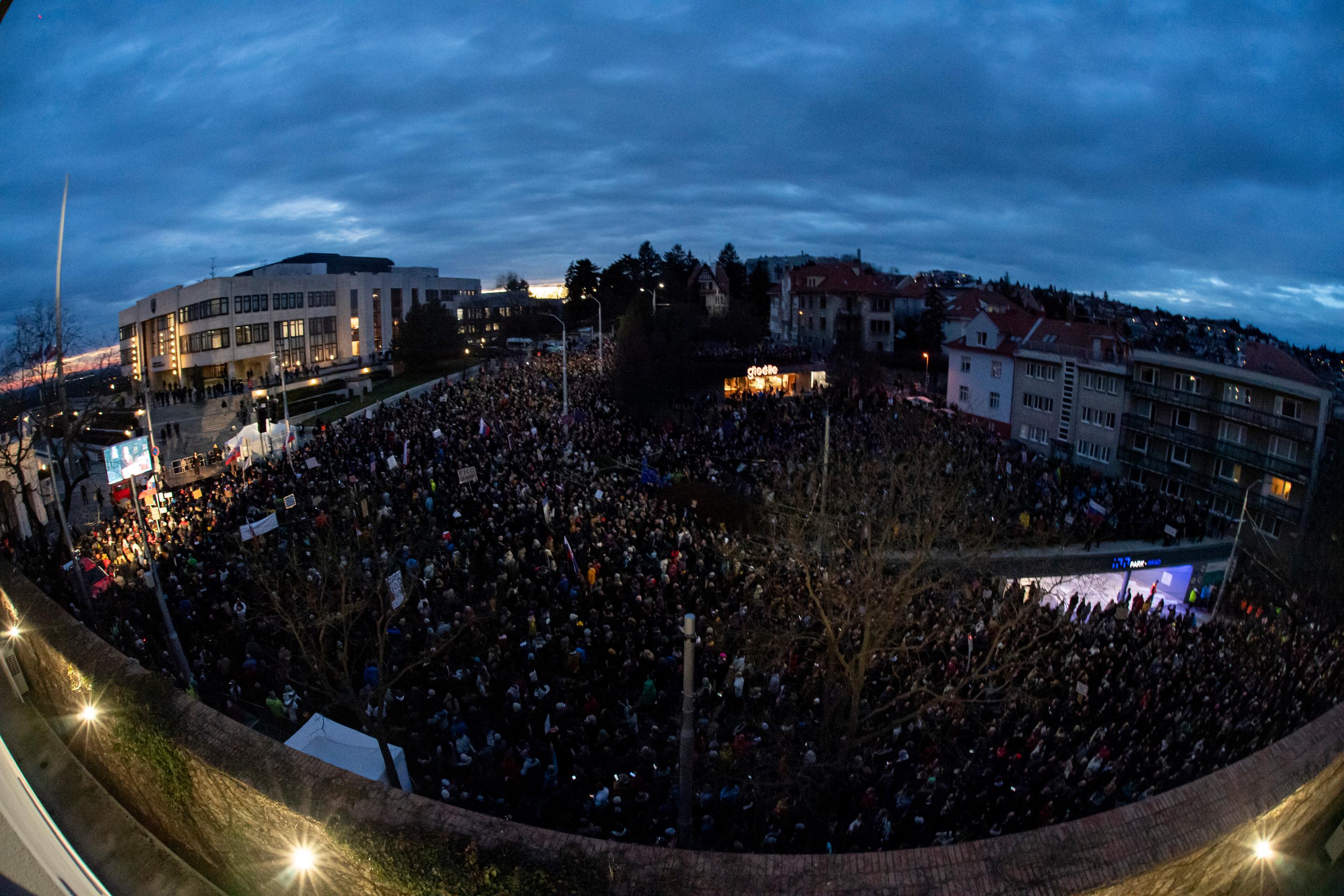 Opozičný protest pred NRSR.
