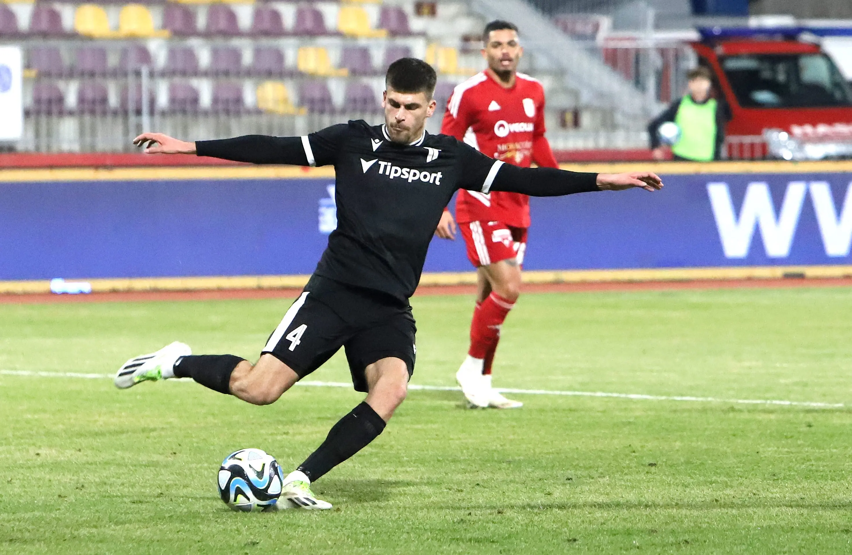Samuel Kozlovský (Trenčín) v zápase 20. kola Niké ligy na pôde Banskej Bystrice.