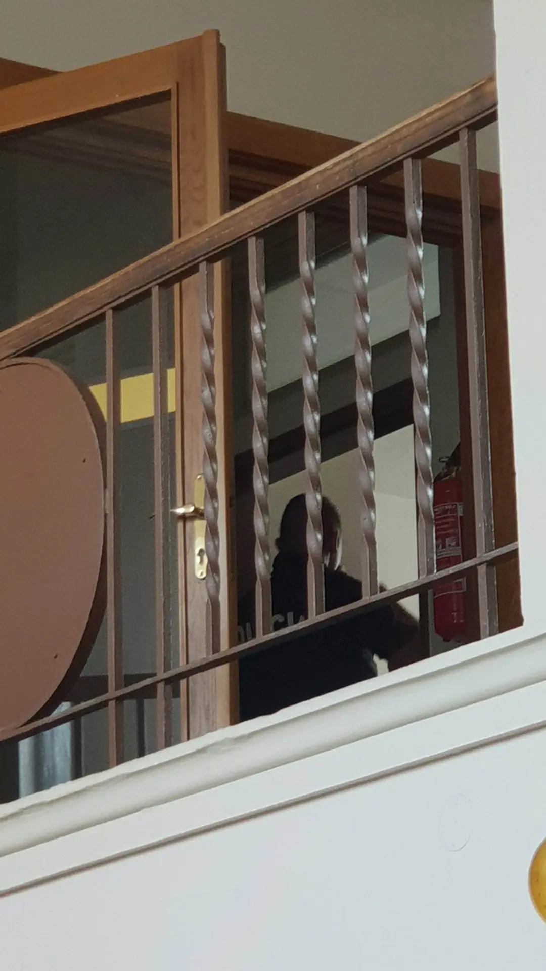 Policajt na OÚ v Nitre, kde sa strieľalo.