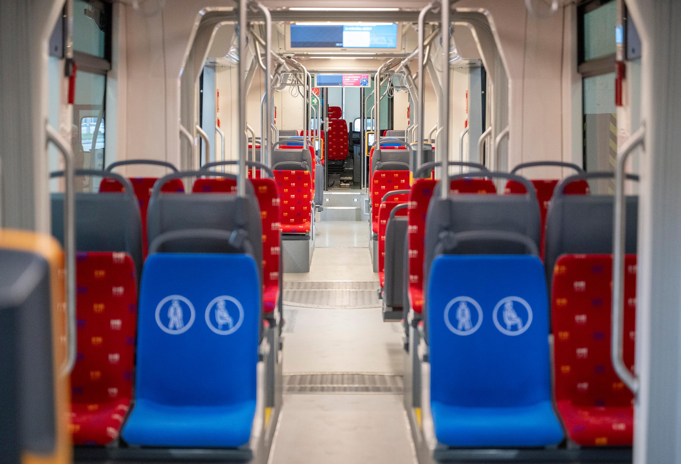 Nové obojsmerné električky v Bratislave.