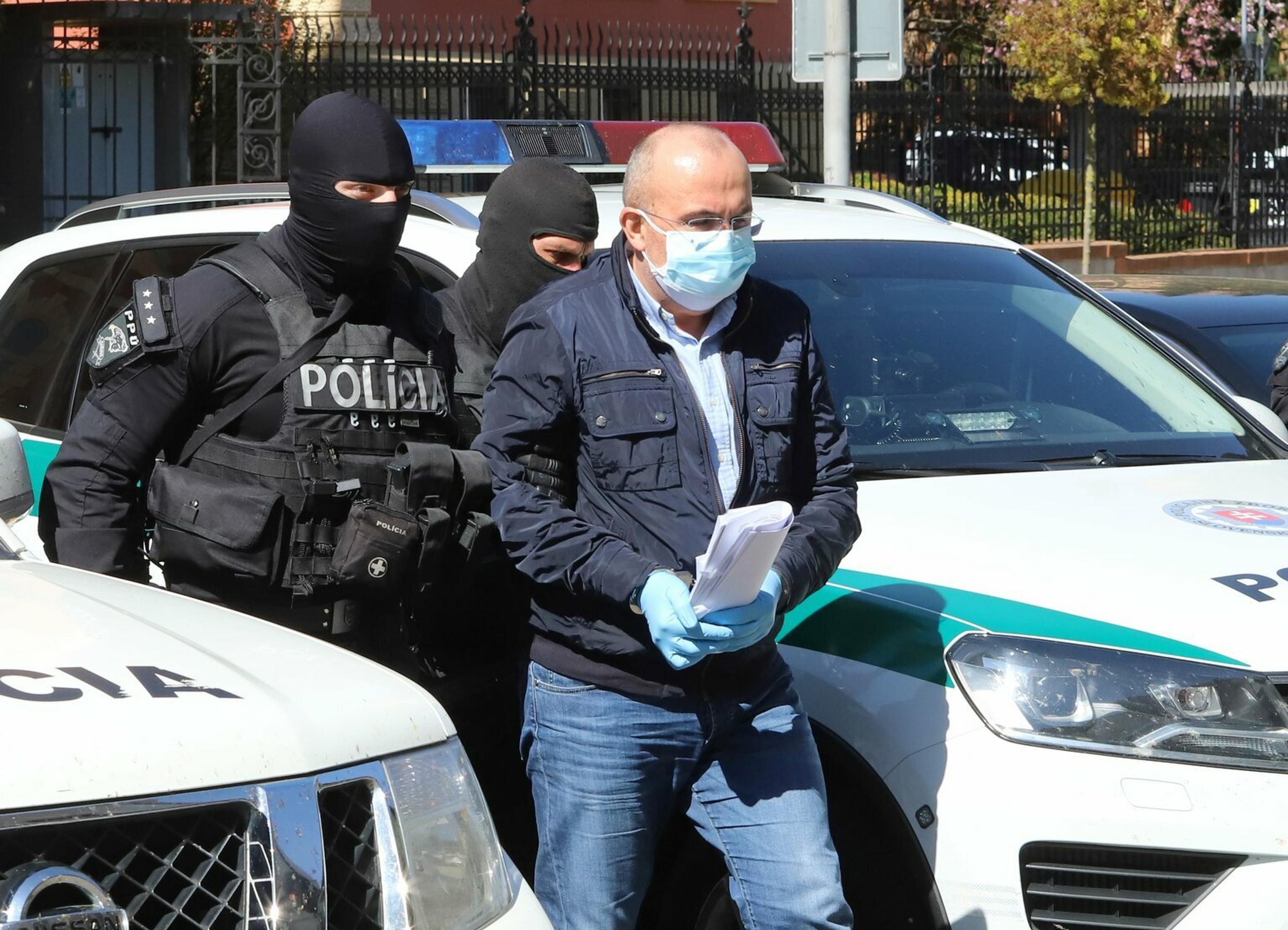 Kajetán Kičura prichádza na súd.