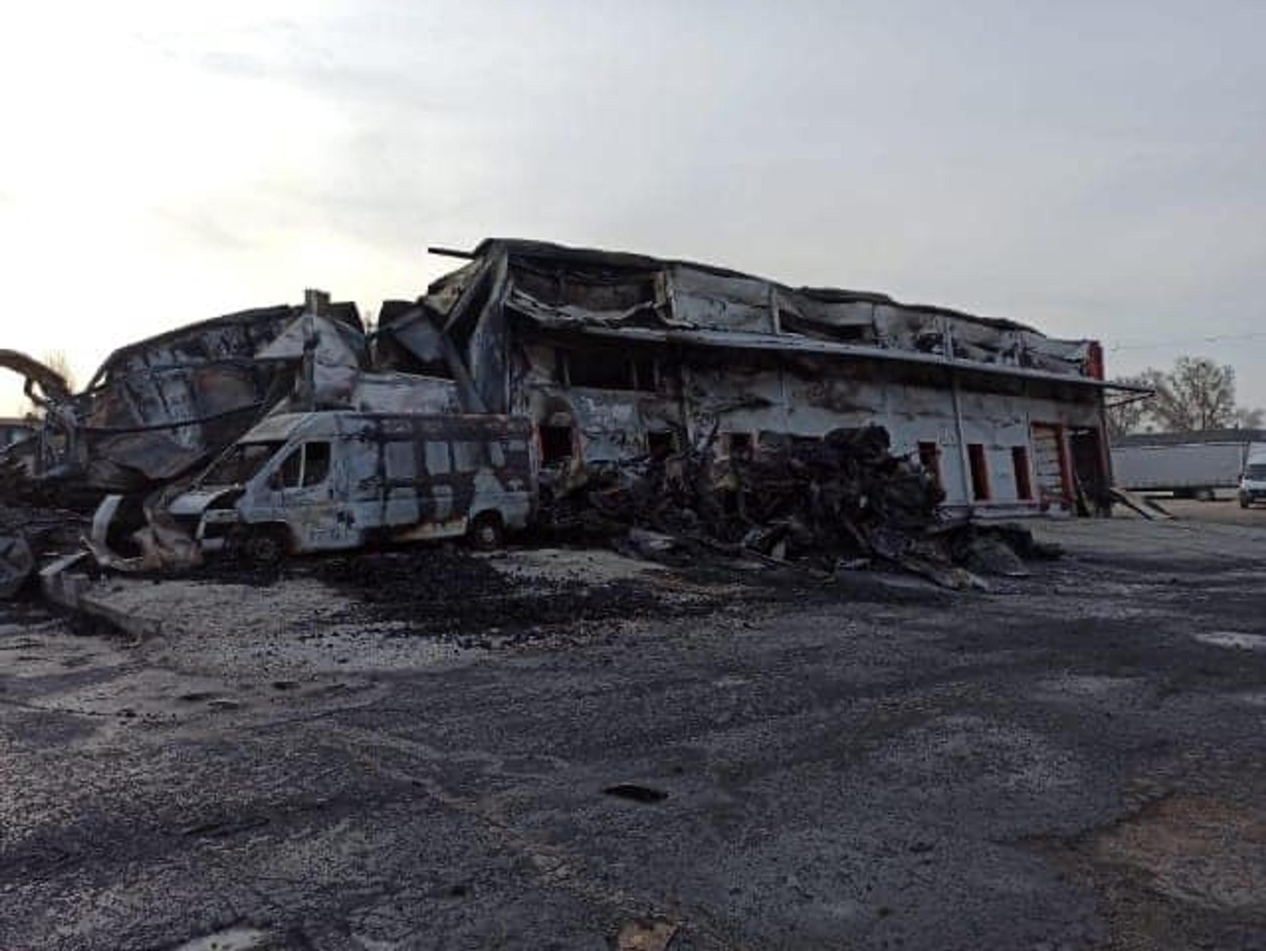 Požiar skladovej haly v Nových Zámkoch