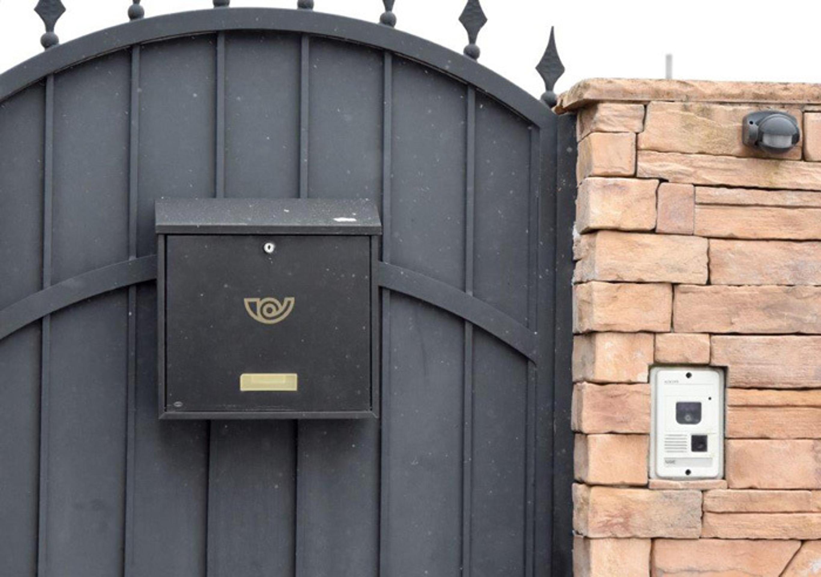 Vstupná brána domu talianskeho podnikateľa Antonina Vadalu v Trebišove.