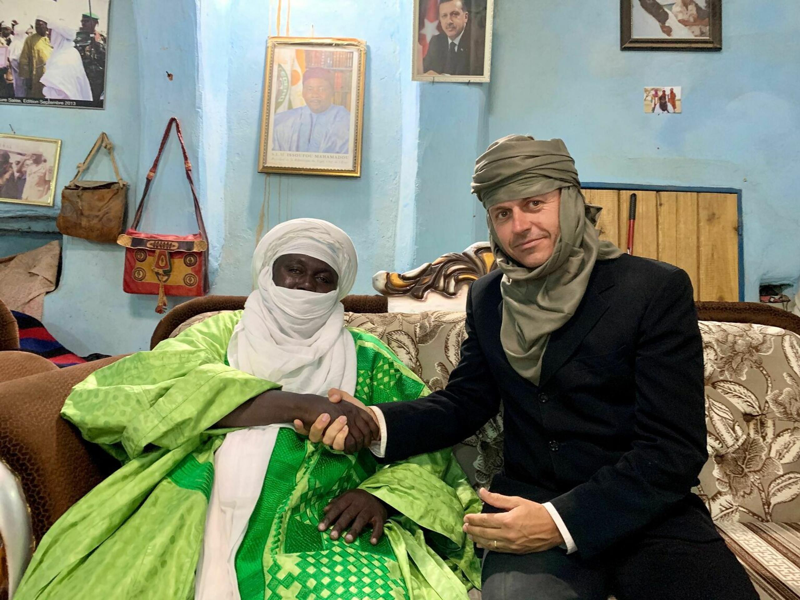 s deťmi na treku v Tadžikistane